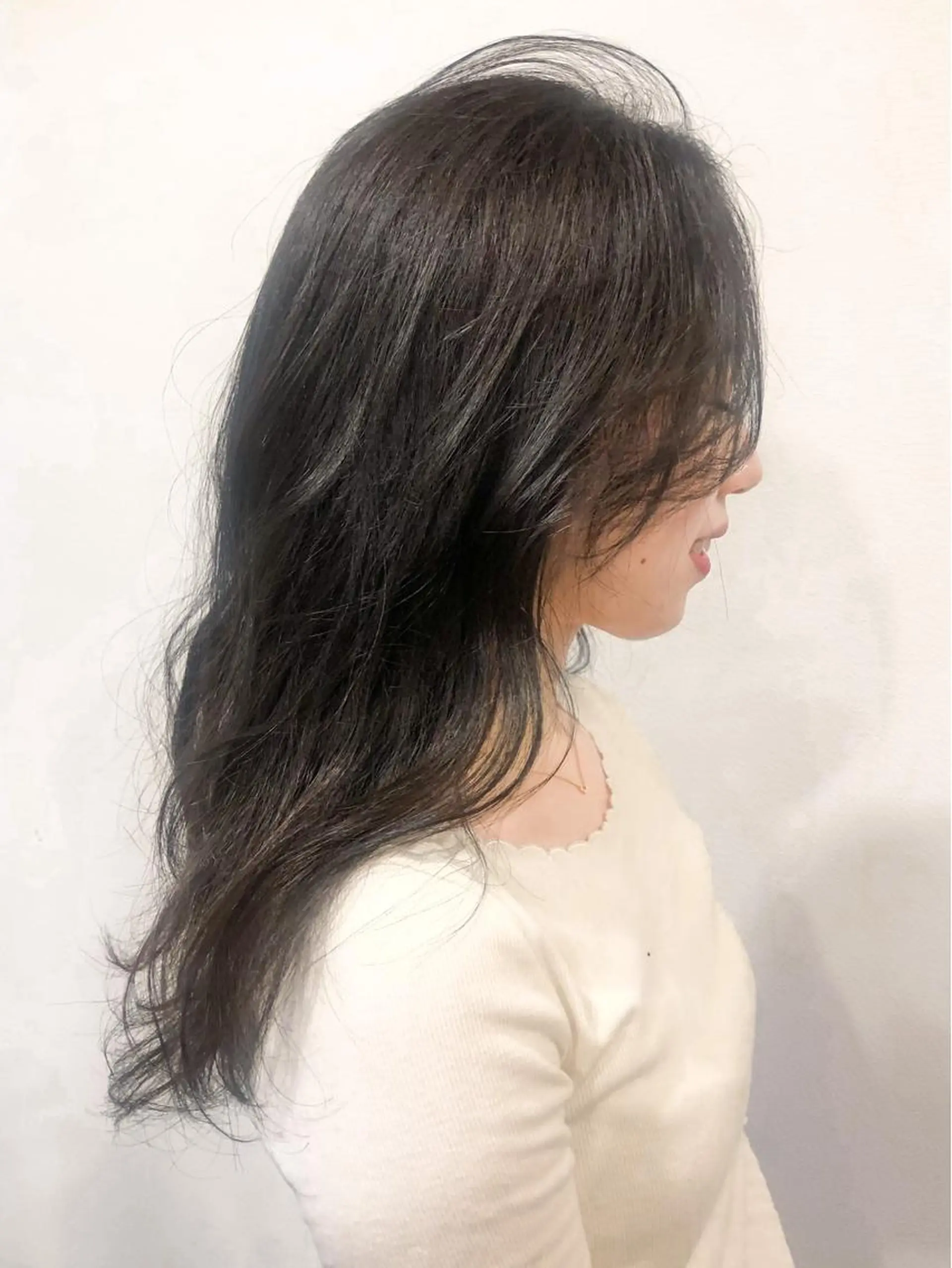 ロング カラー ロングレイヤー 黒髪 ブルーカラー ブルーブラック レイヤーカット ダメージレスサロン✨ kayo🌱のヘアスタイル