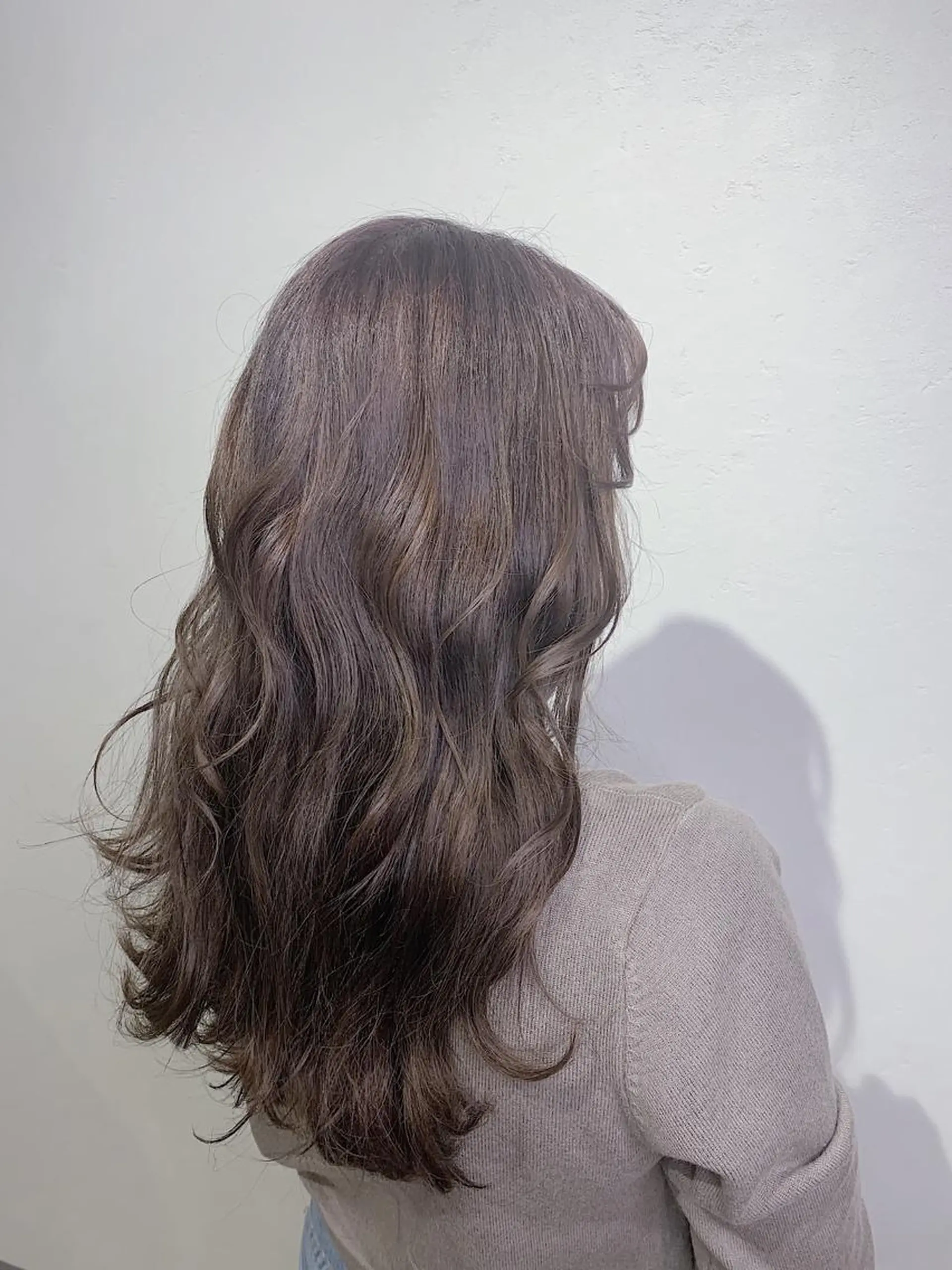 ロング カラー ベージュカラー ミルクティーベージュ _WHITE 天神店 YUMEKA🐻のヘアスタイル