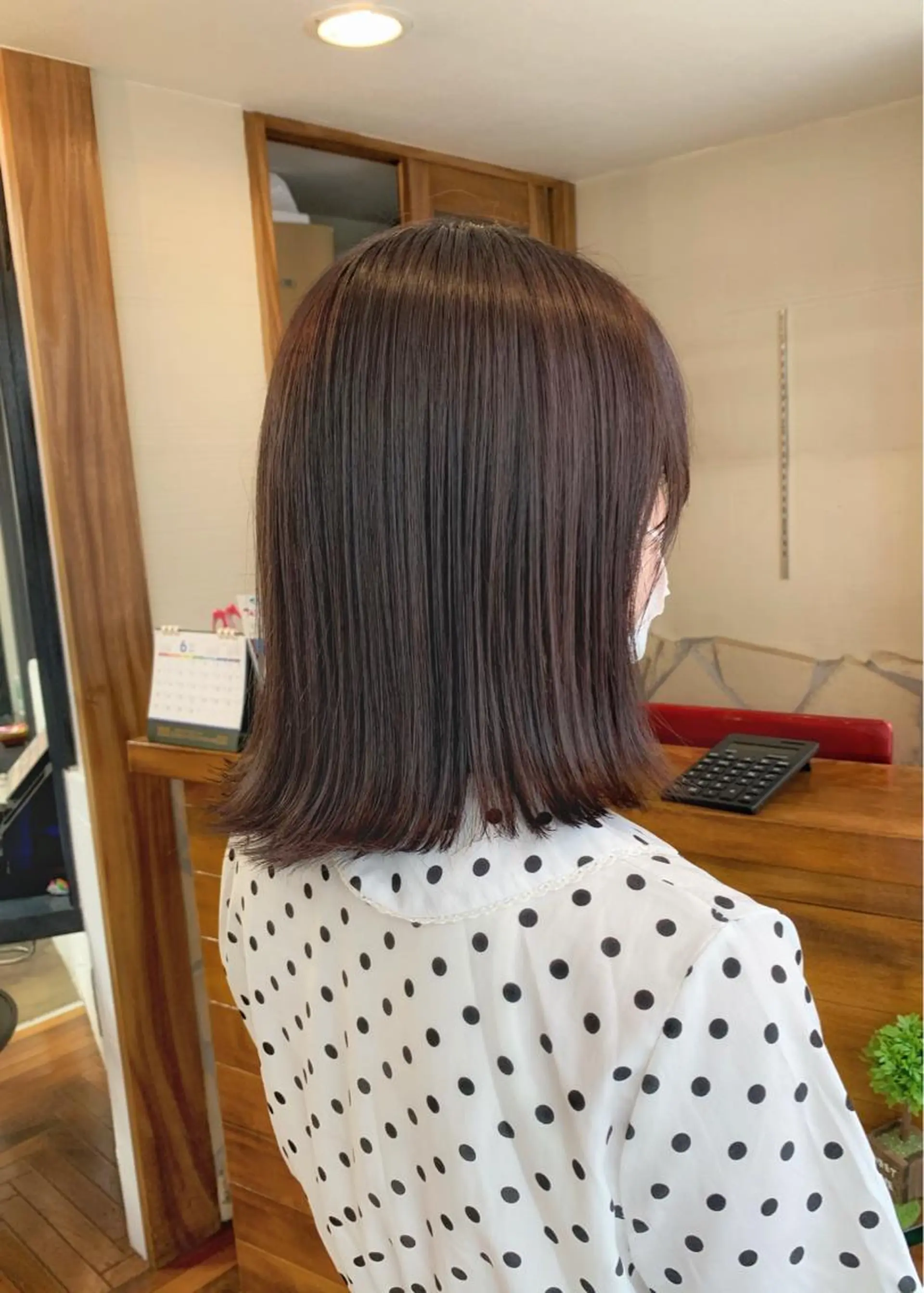 ミディアム カラー ブリーチ ブラウンカラー ラベンダーカラー ラベンダーブラウン ブリーチなしカラー カット ヘアカラー トリートメント 矢野 晃平のヘアスタイル