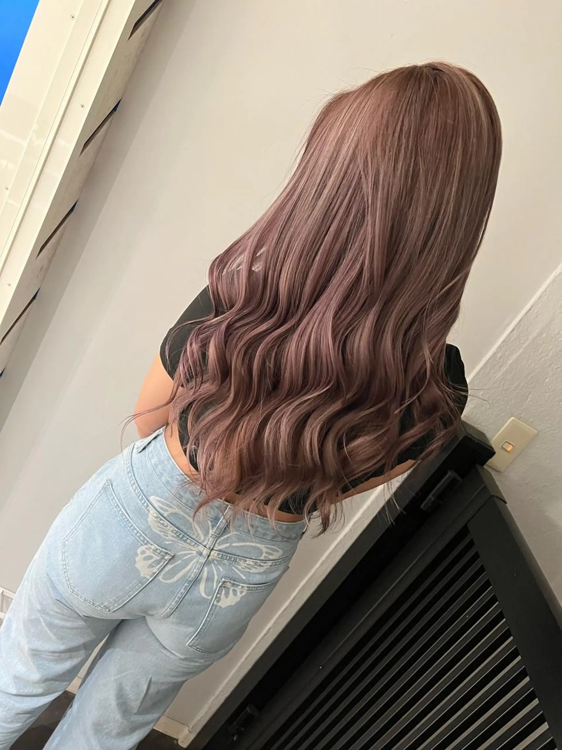 セミロング カラー 🔥ハイトーンカラー ギャルNAOKI🔥のヘアスタイル