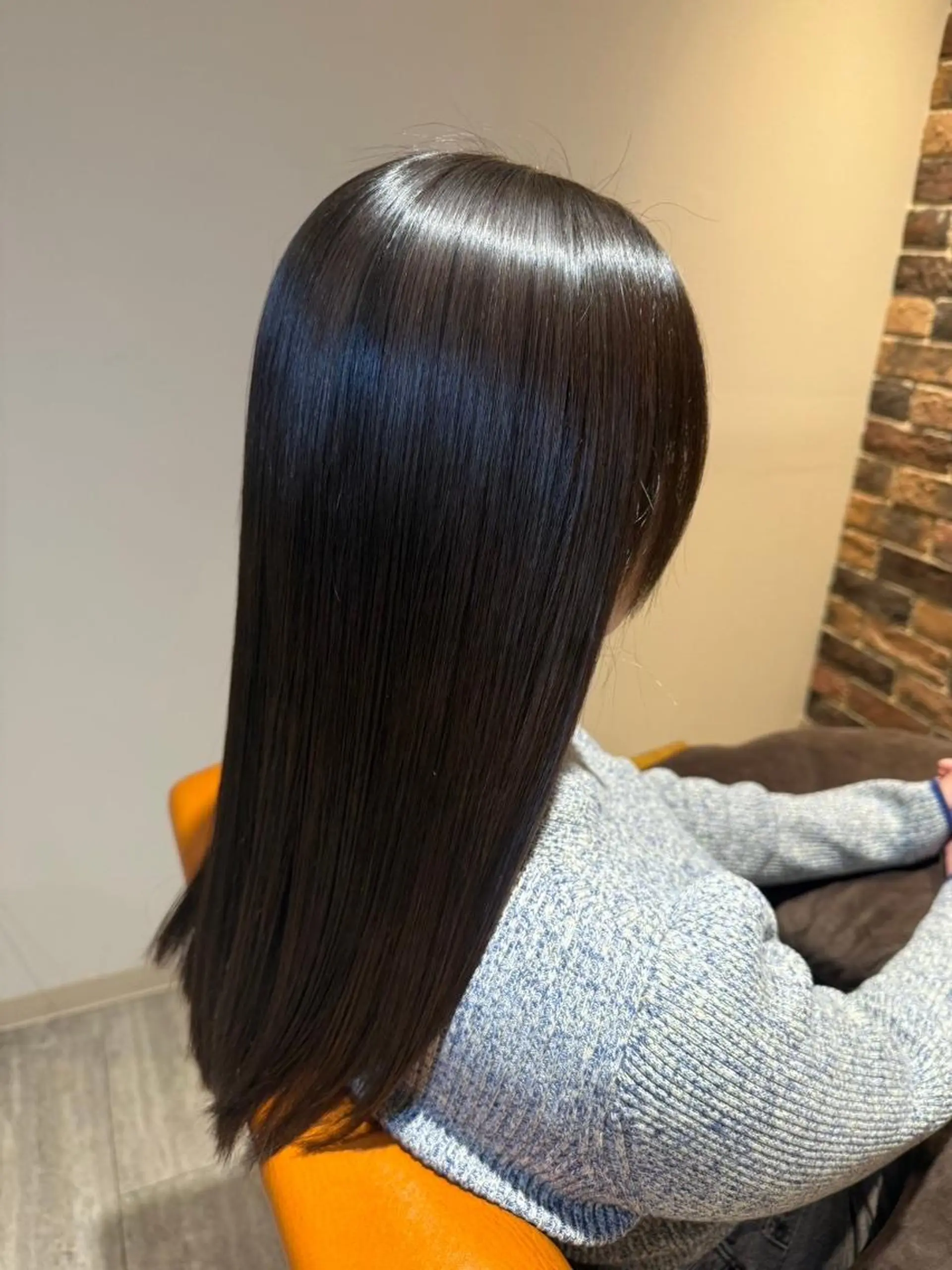 カラー セミロング AROMA awanoのヘアスタイル