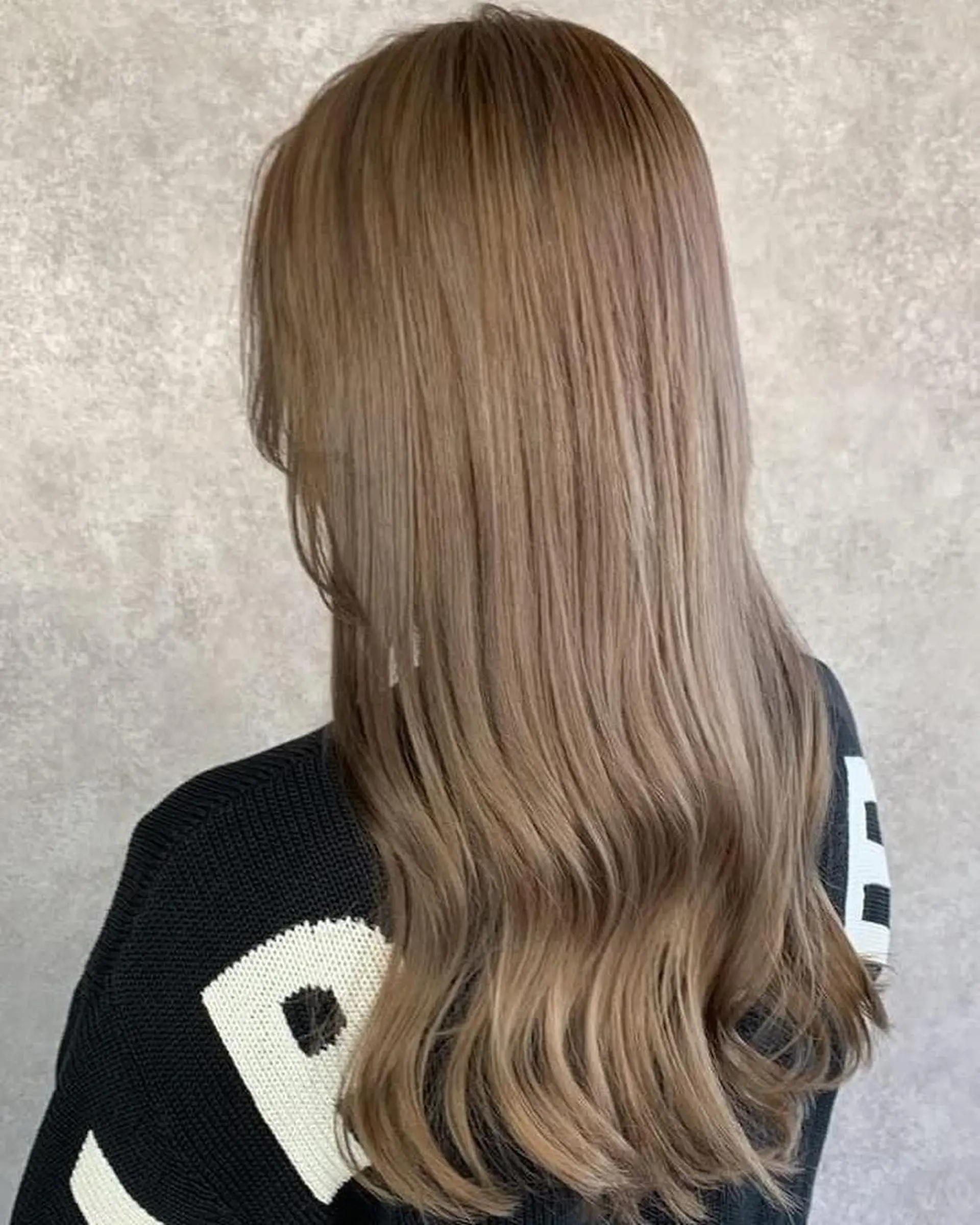 ロング カラー ベージュカラー グレージュ ハイトーンカラー ミルクティーベージュ ミルクティーグレージュ UNDER vr 【アンダーバー】のヘアスタイル