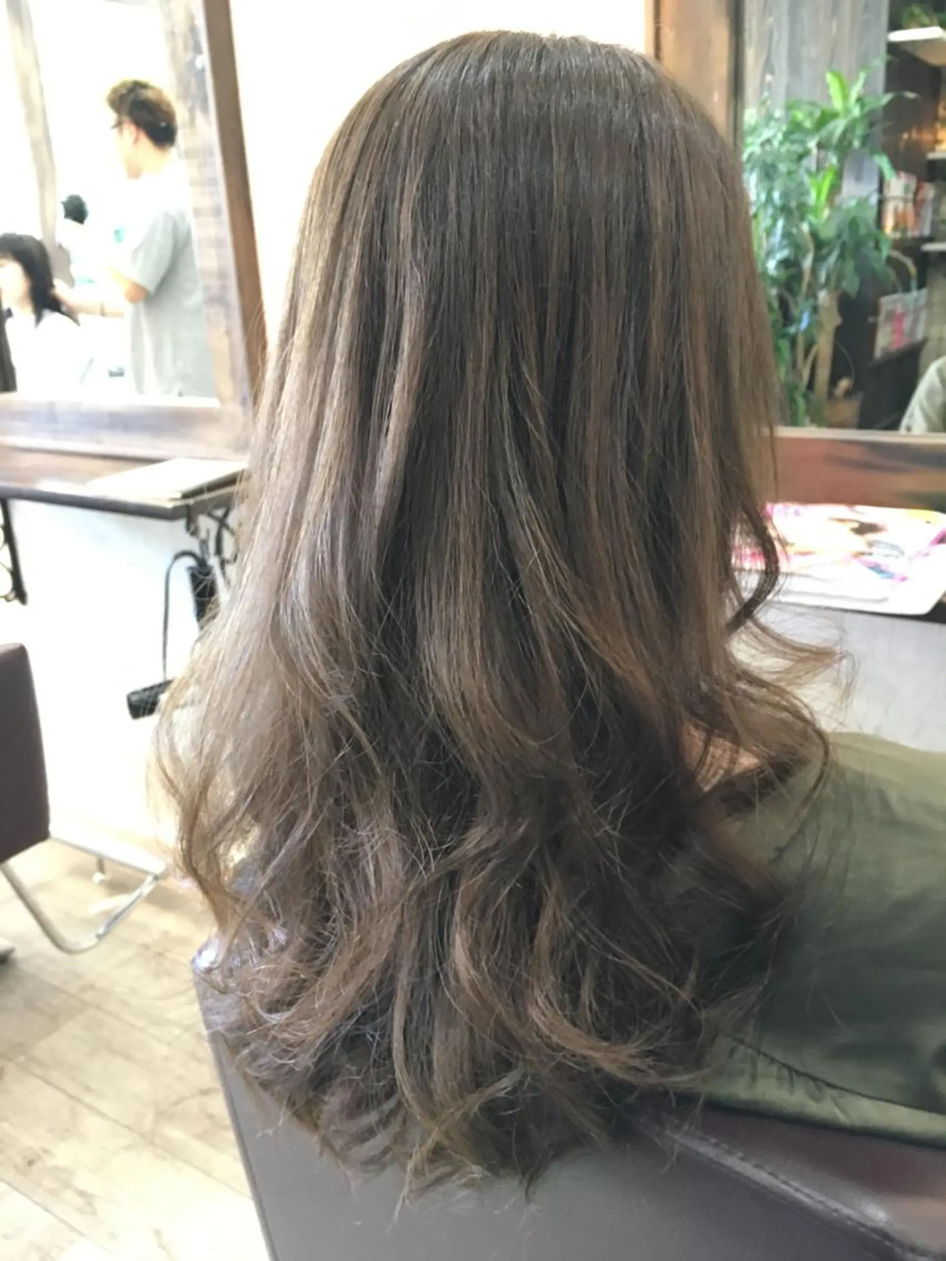 ミディアム カラー アッシュ アッシュグレー カット ヘアカラー トリートメント 松本 亮のヘアスタイル