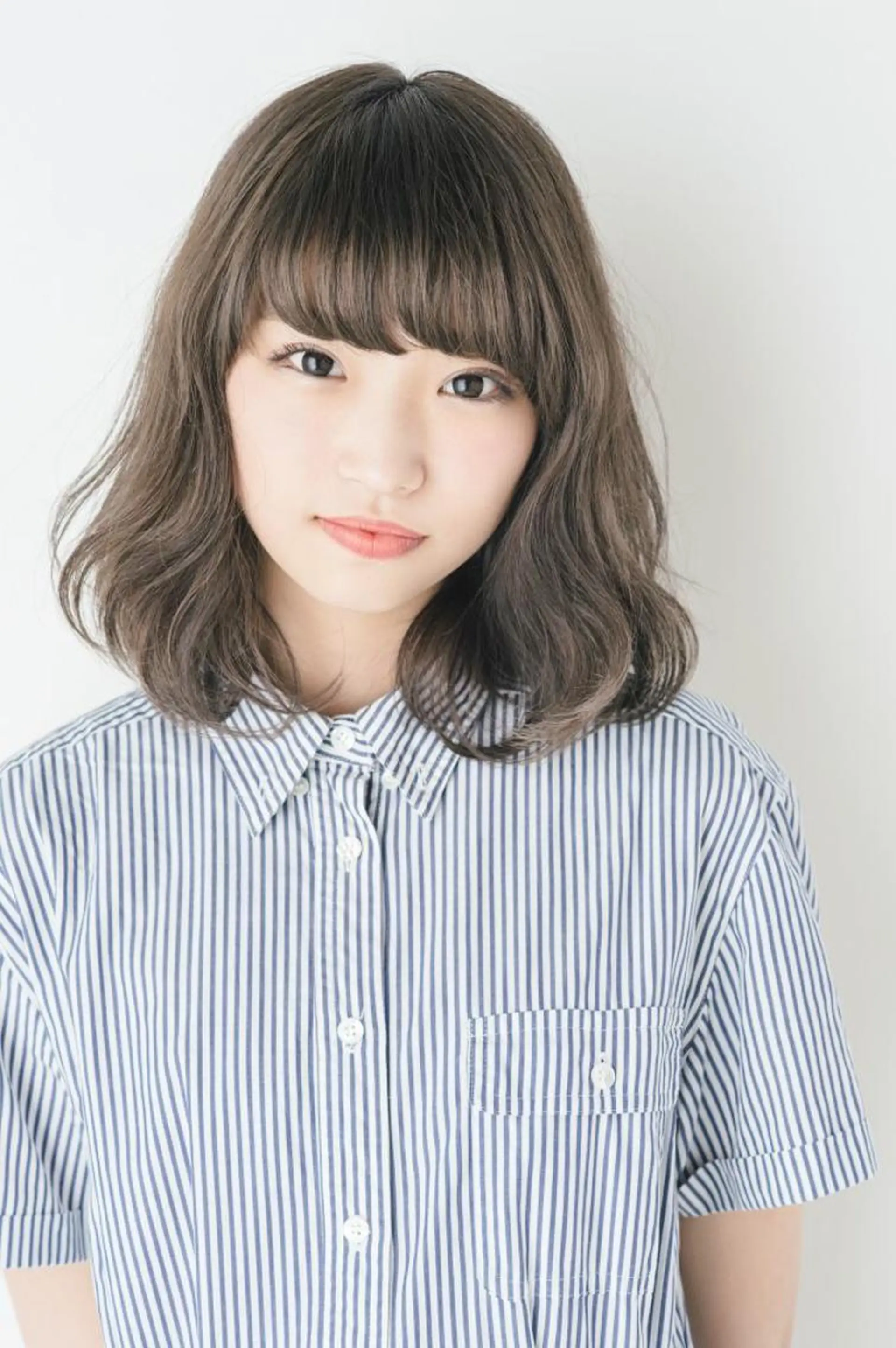 ミディアム カラー パーマ グレージュ ボブ カット ハイトーン特化🤍 浦住のヘアスタイル