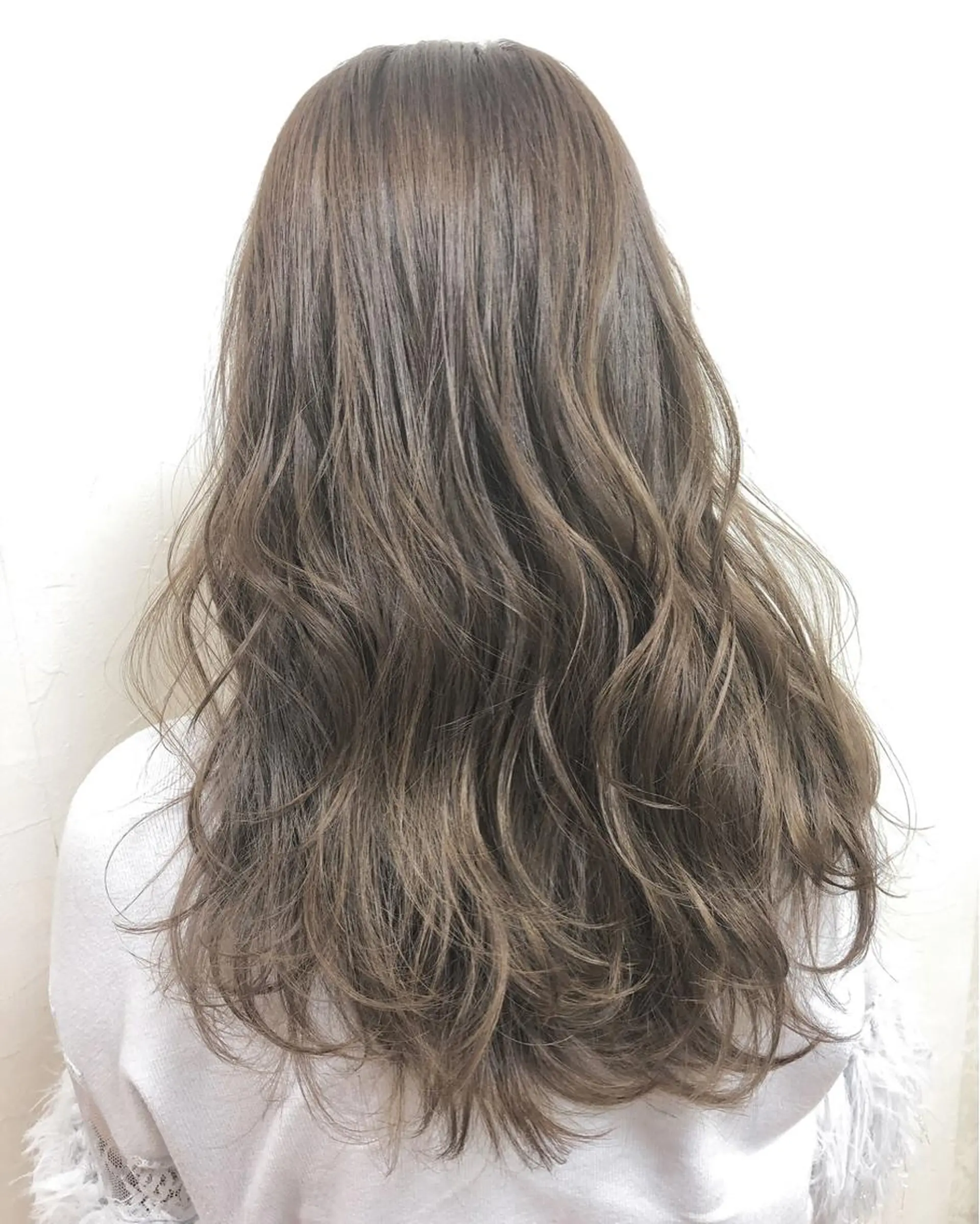 セミロング カラー アッシュ ベージュカラー &グループ代表取締役 KOHEIのヘアスタイル