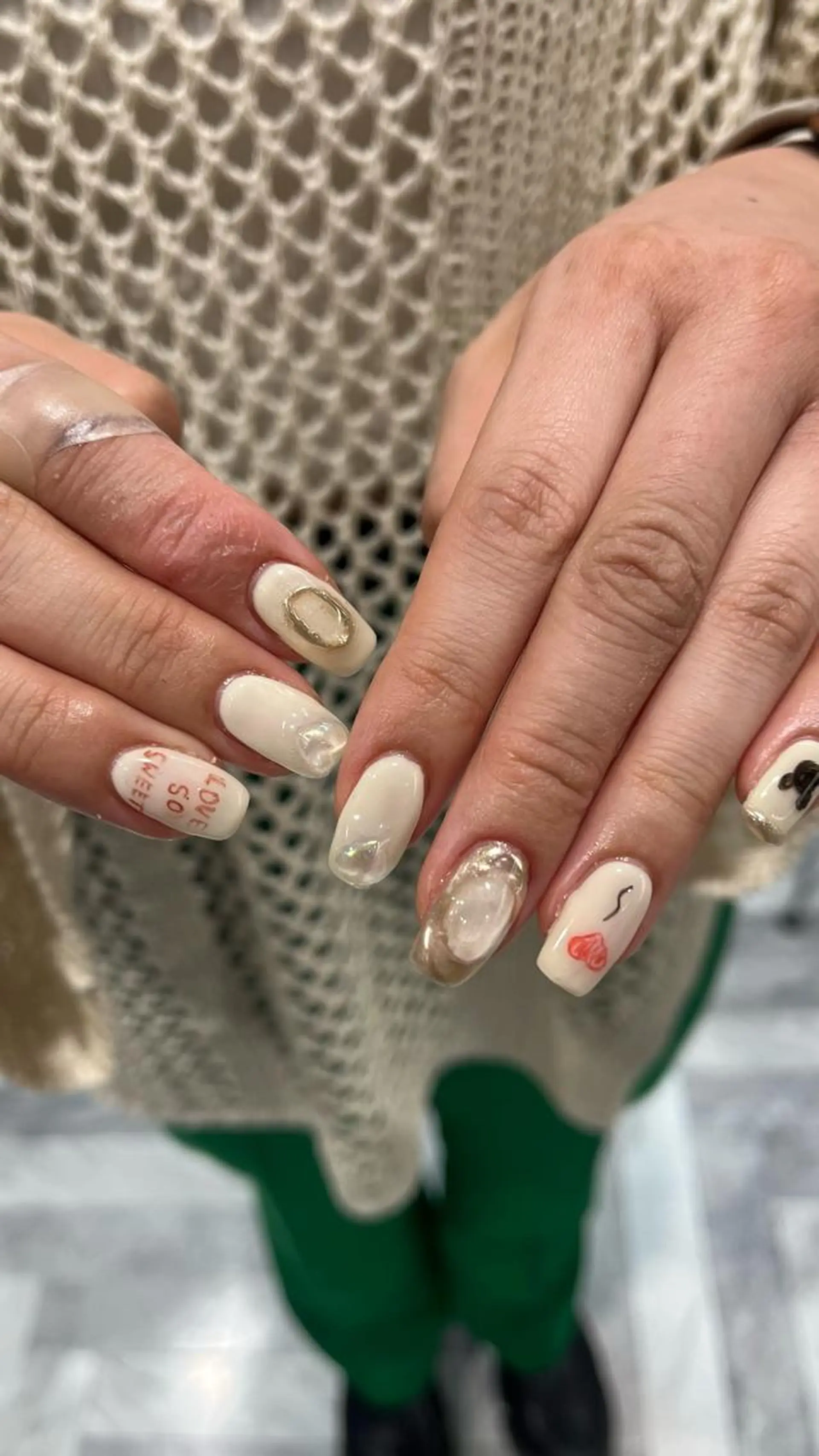 カラー ネイル マツエク・マツパ ジェルネイル ゴールド ハート ミラーネイル パラジェル mai🤍縮毛酸性ス トレート/アイリストのヘアスタイル