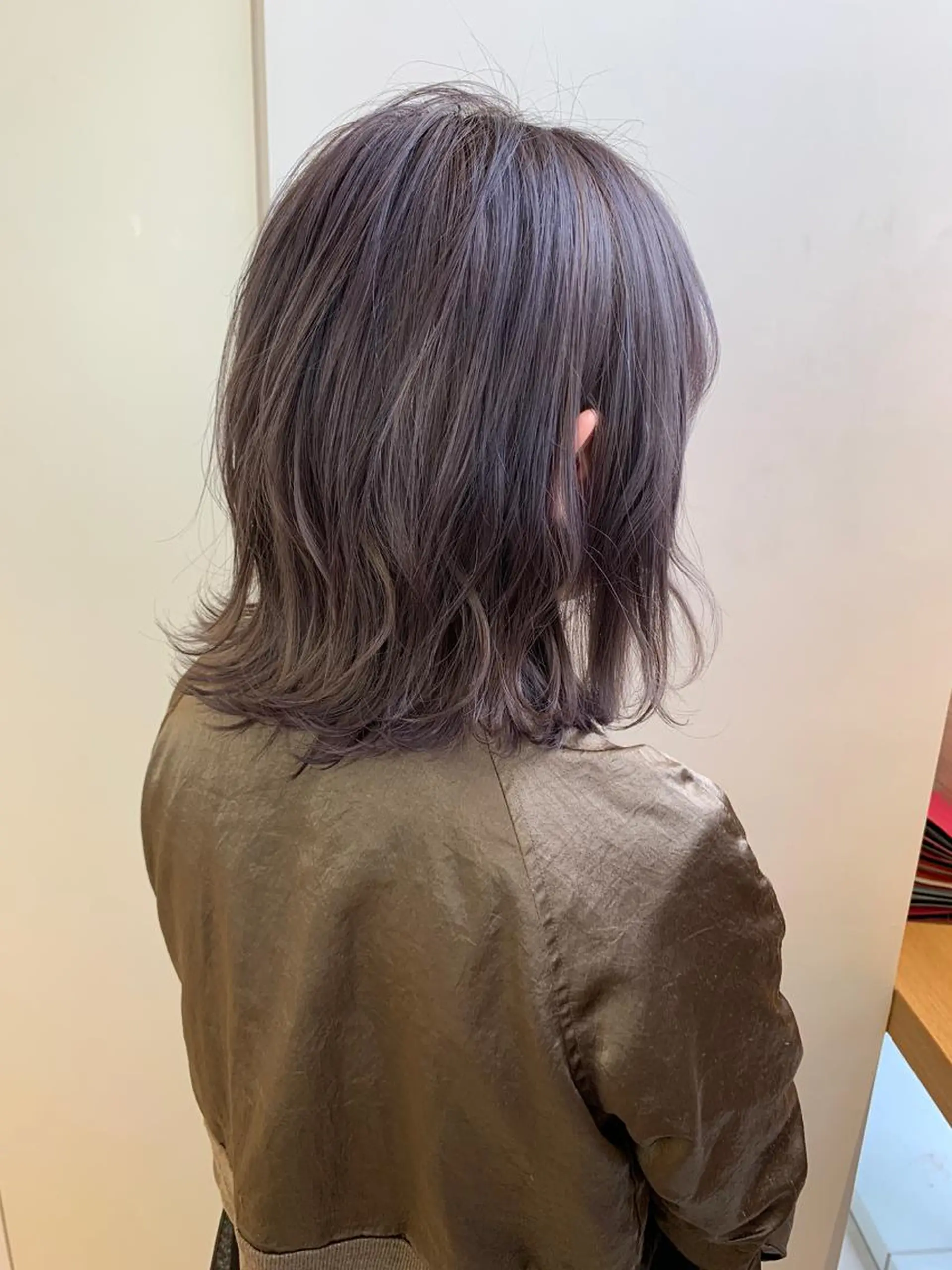 ミディアム カラー ブリーチ ケアブリーチ ラベンダーカラー ラベンダーグレー カット ヘアカラー トリートメント インナーエクステ渋谷 🦋KAJIのヘアスタイル
