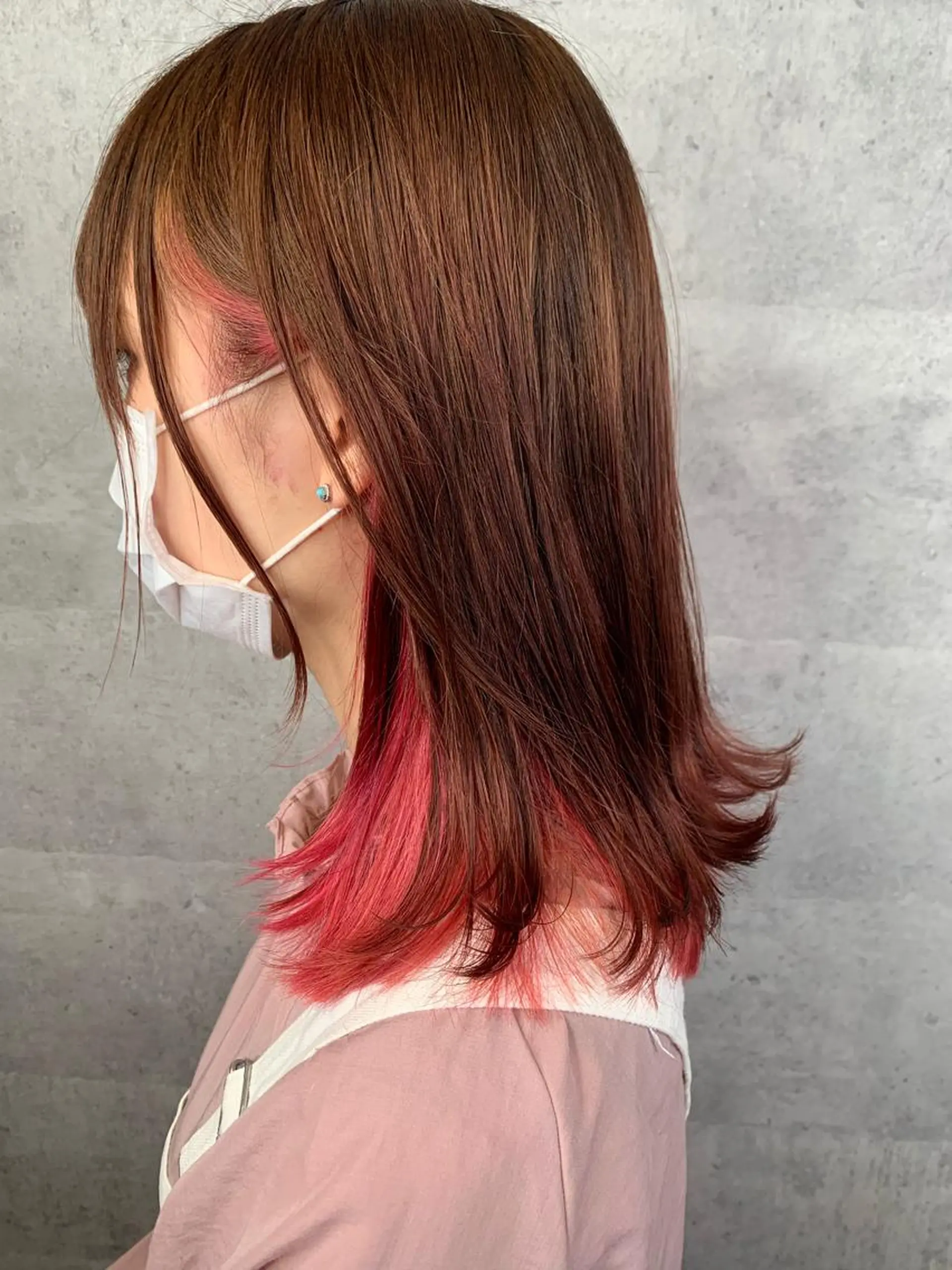 セミロング 外ハネヘア mimiiy梅田 中崎町ハイトーンのヘアスタイル