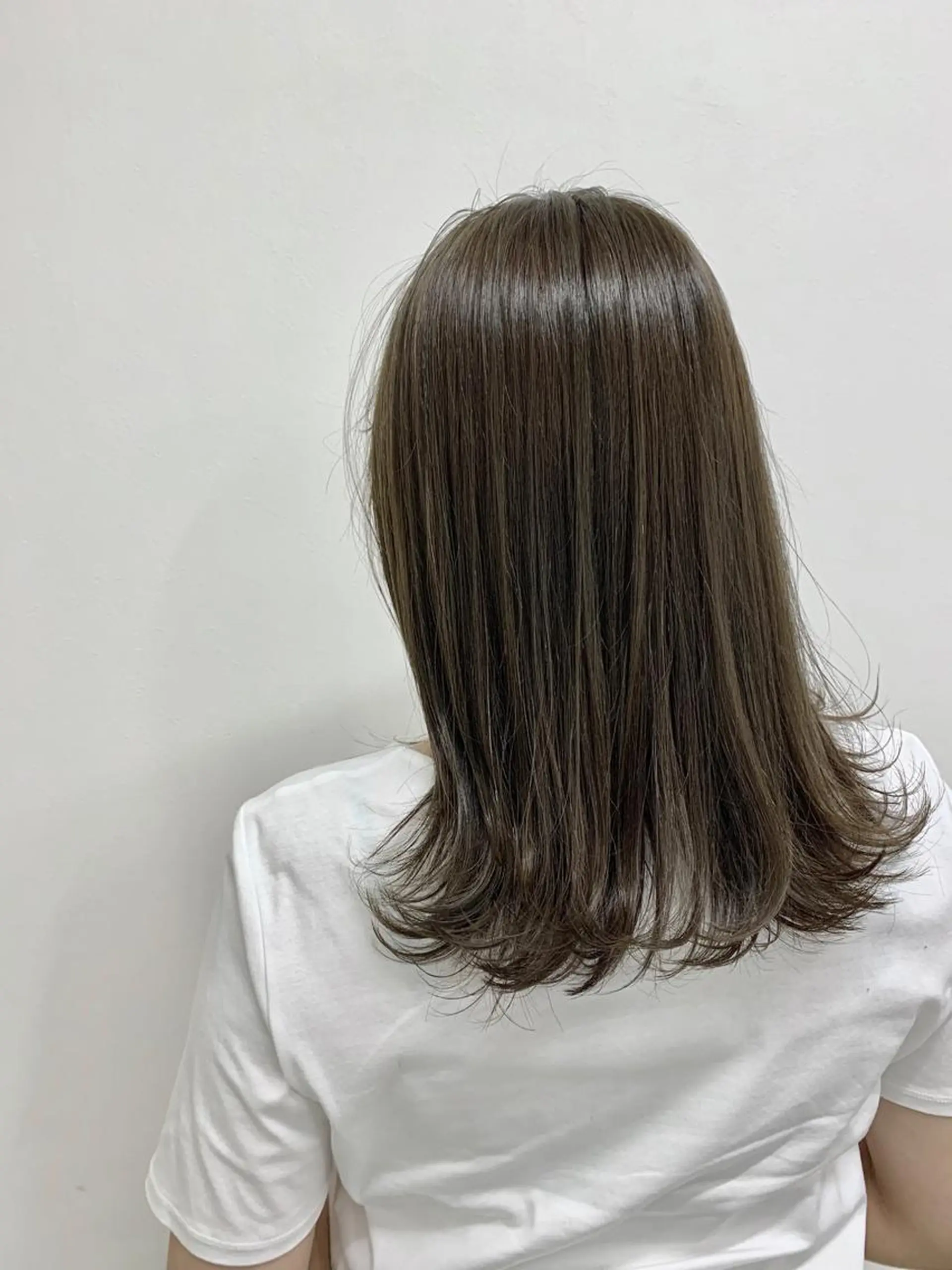 ミディアム カラー 肌に馴染む暗髪 梅田・増田のヘアスタイル