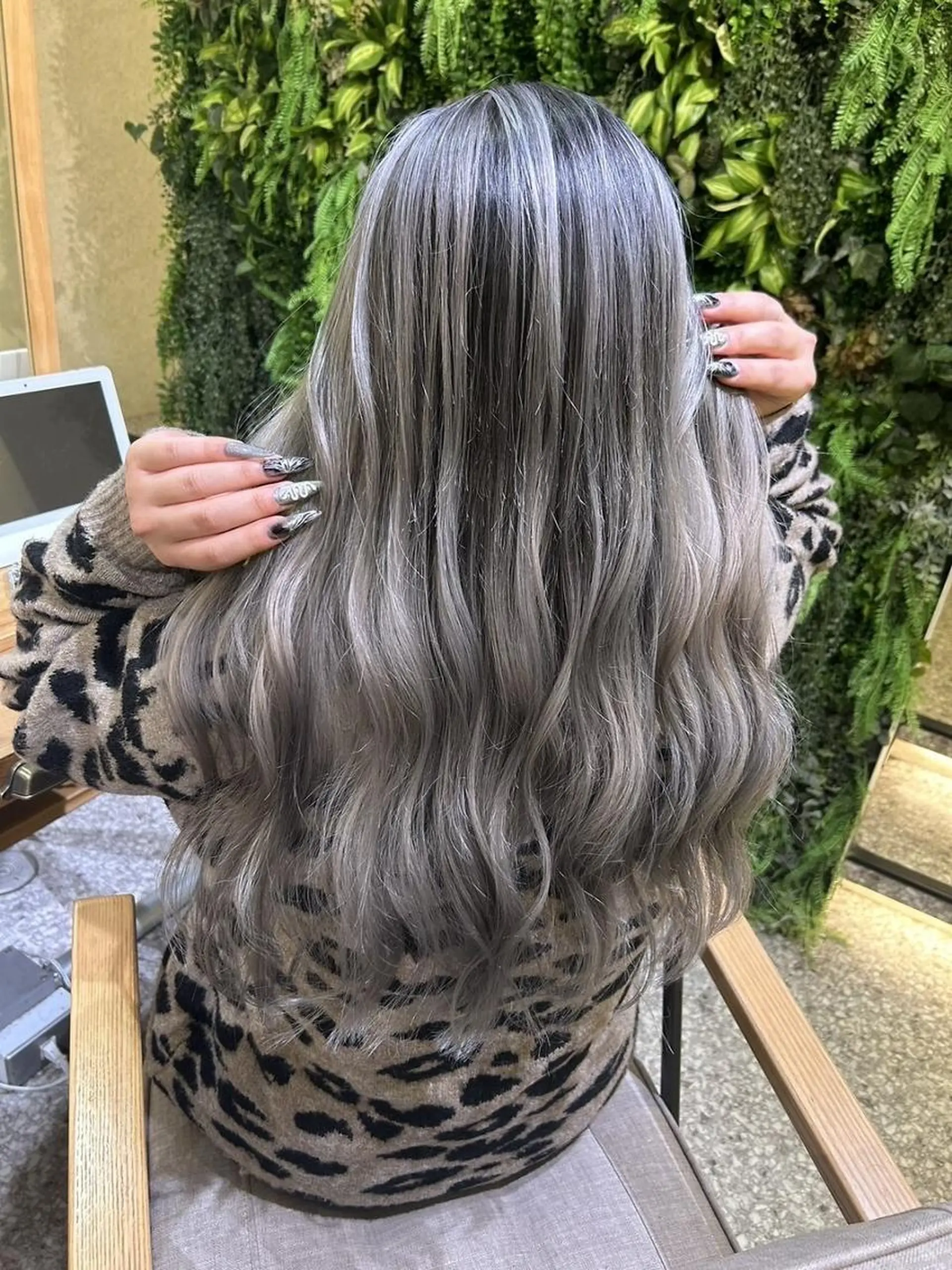 セミロング ハイライト 髪質改善 韓国風ヘア レイヤーカット 小顔カット TIGRE for hairのヘアスタイル