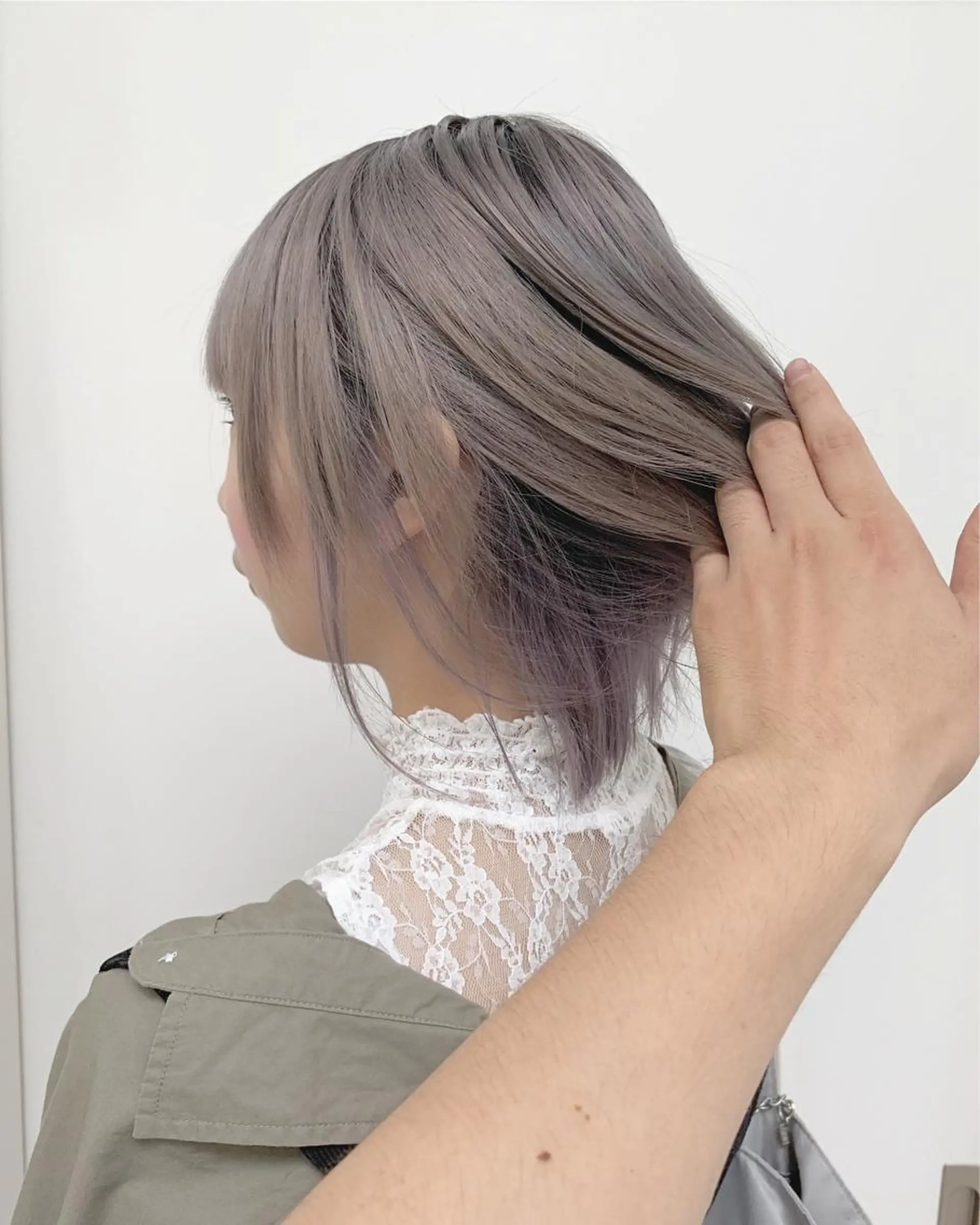 ショート カラー ブリーチ シルバー ホワイトシルバー インナーカラー/天神 ブリーチ/吉田のヘアスタイル