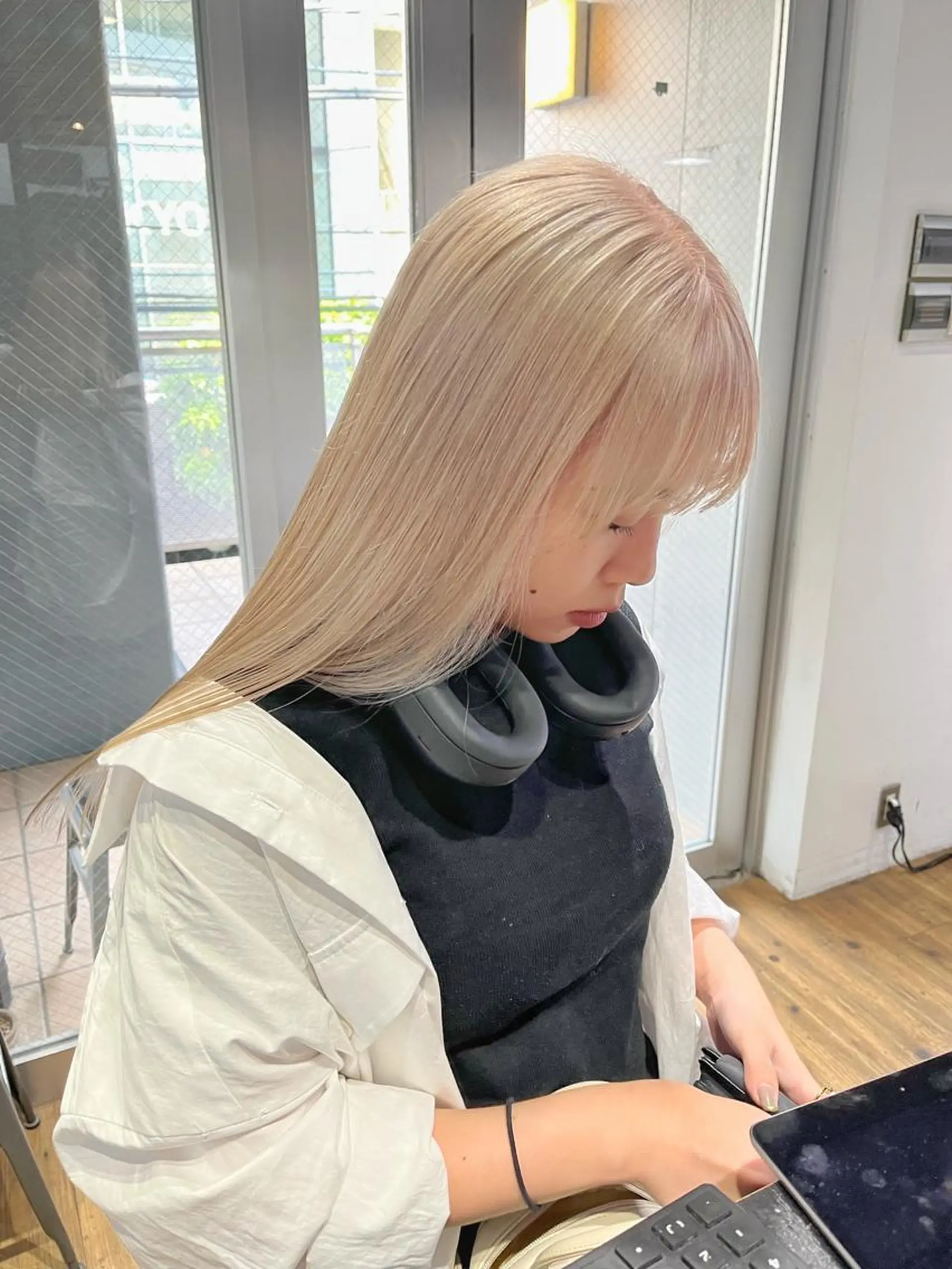 ロング アッシュ ピンクブラウン レイヤーカット ヘアカラー ハイトーンNo.1✨ パーマ✨イマイタツヤのヘアスタイル