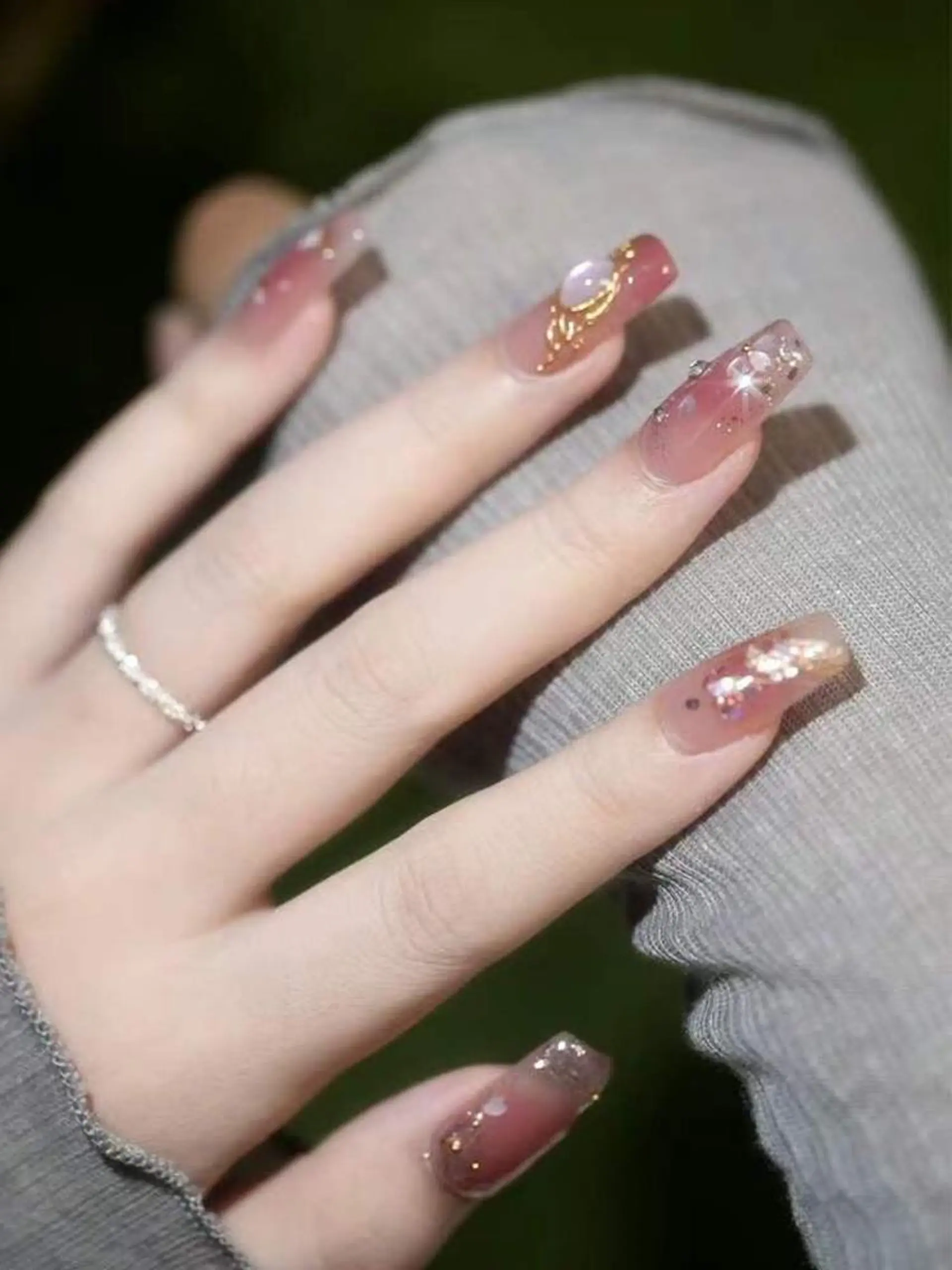 ネイル ハンドネイル MoonNail ユリ🌸のネイルデザイン