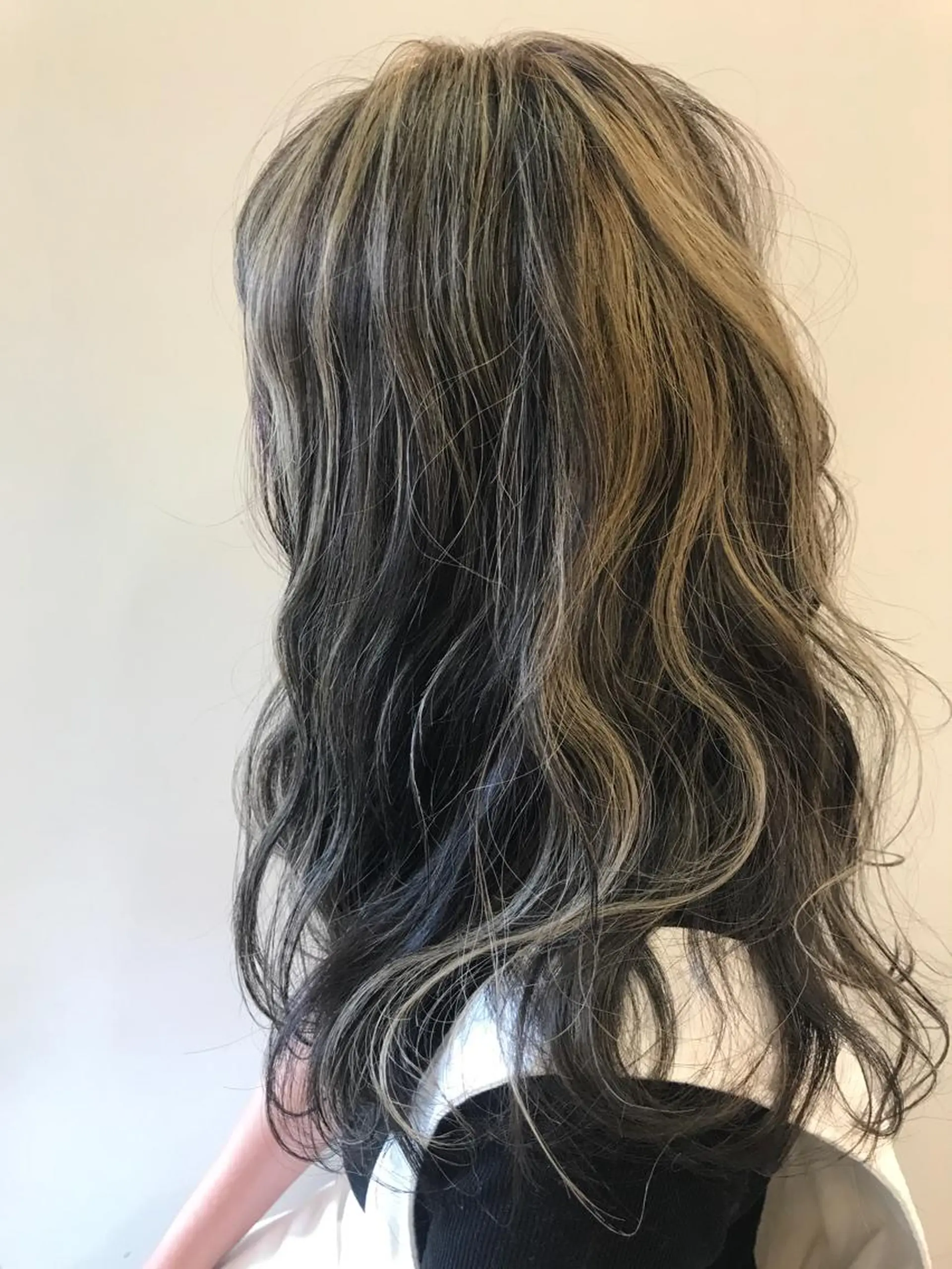 ロング アッシュ ヒラカホ/ ブリーチ/似合わせのヘアスタイル