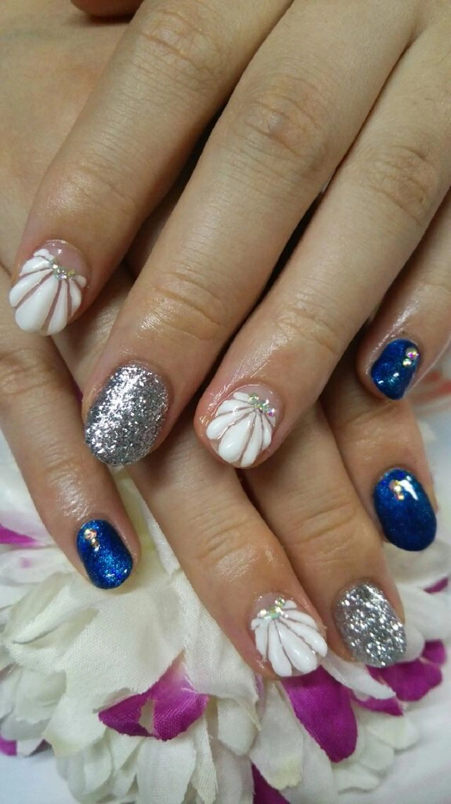 ネイル キラキラネイル ネイビー シルバー ストーンネイル ハンドネイル 田代 夏子のネイルデザイン