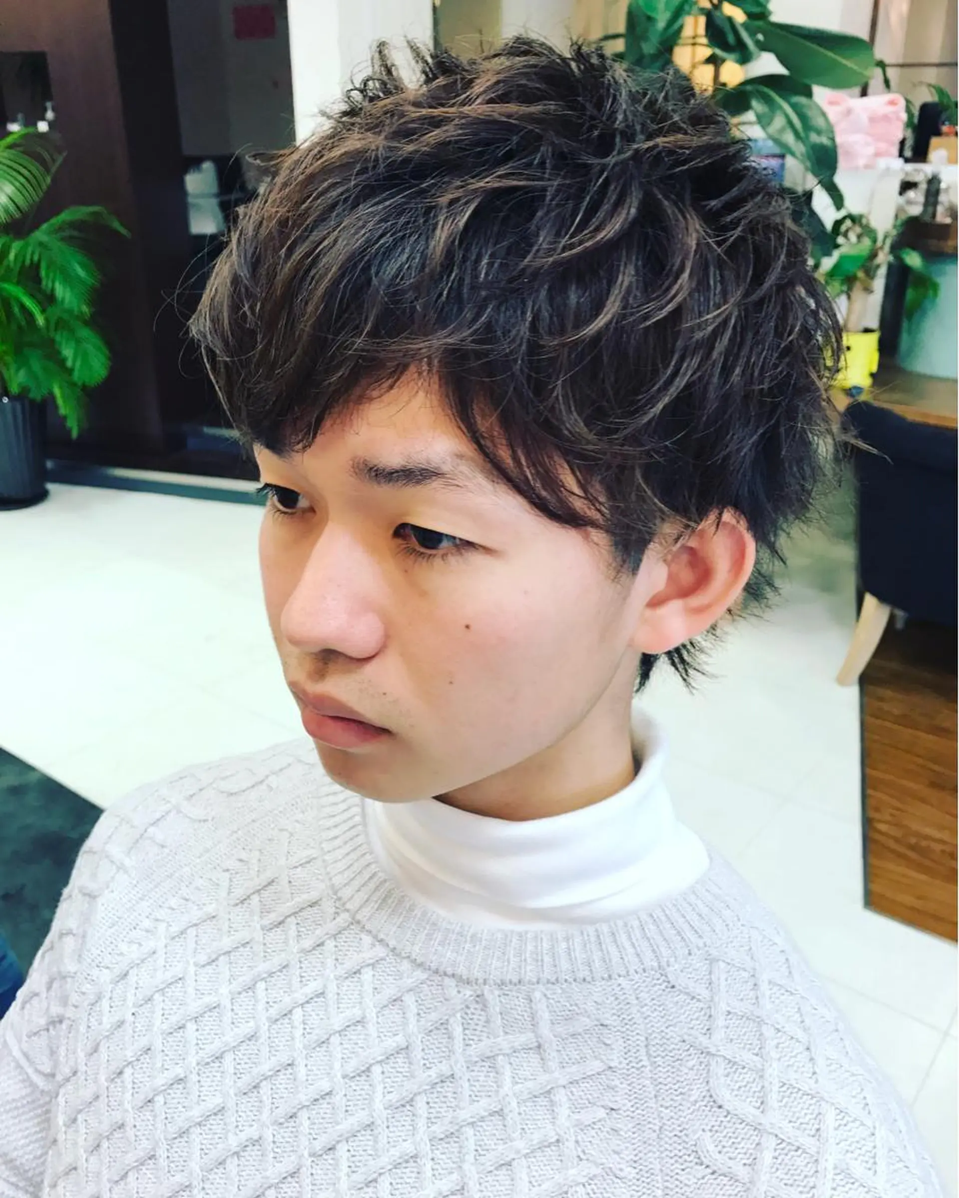 ミディアム ウルフカット イシイ リョウヘイのヘアスタイル