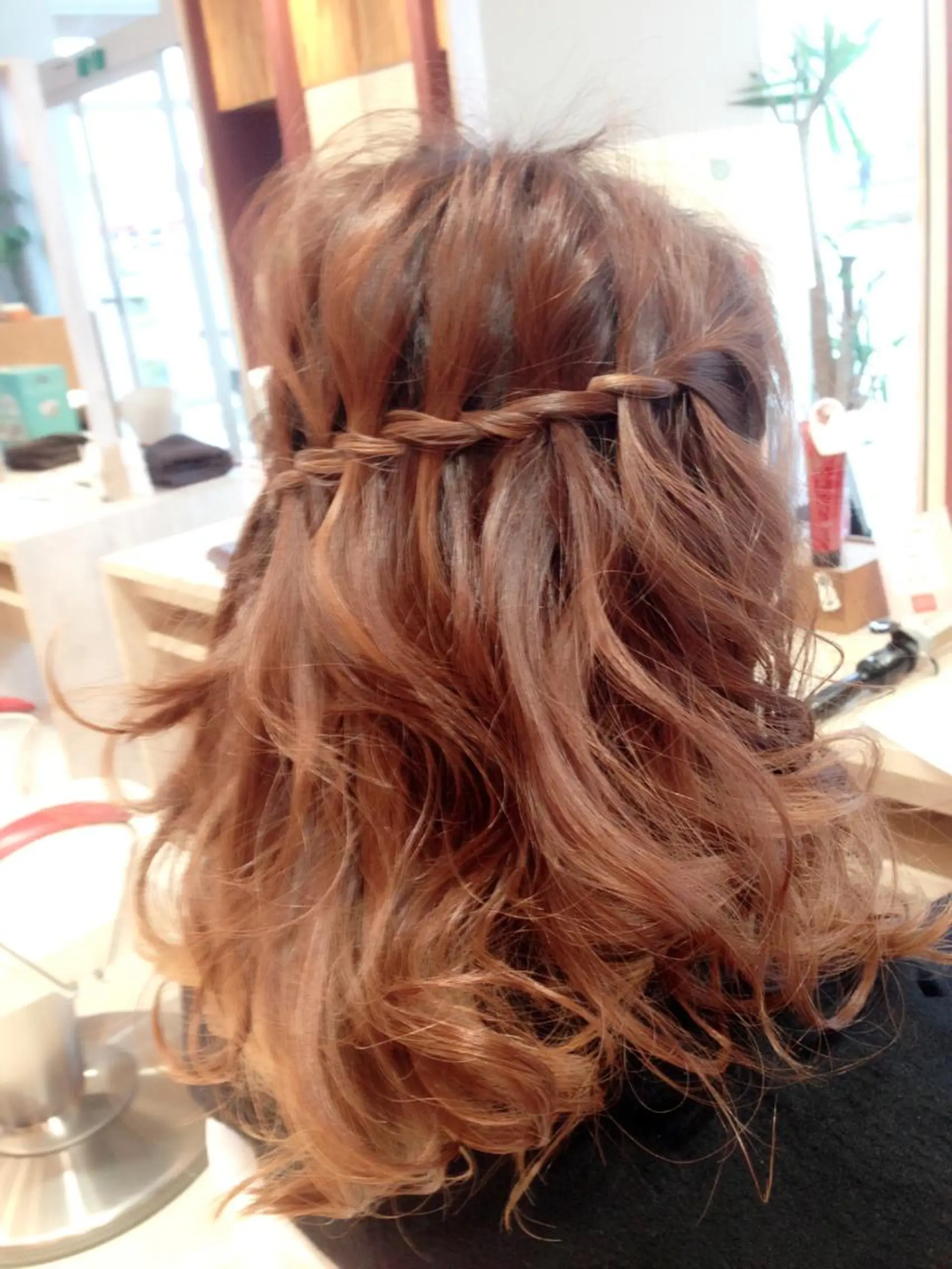 セミロング ヘアアレンジ ブリーチ/ハイトーン SERINAのヘアスタイル