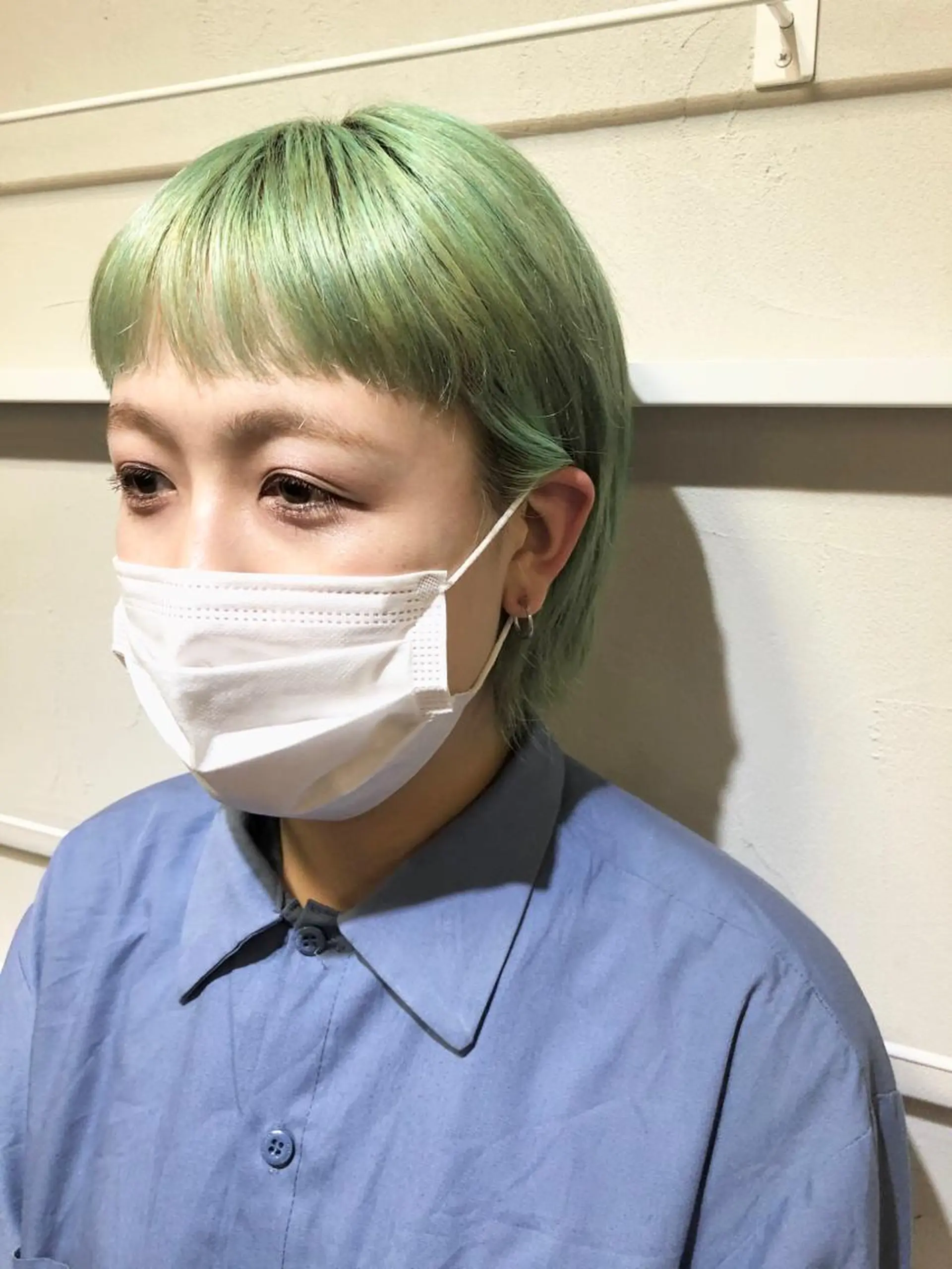 ショート カラー エメラルドグリーン ワイドバング ヘアカラー 千葉 郁也のヘアスタイル