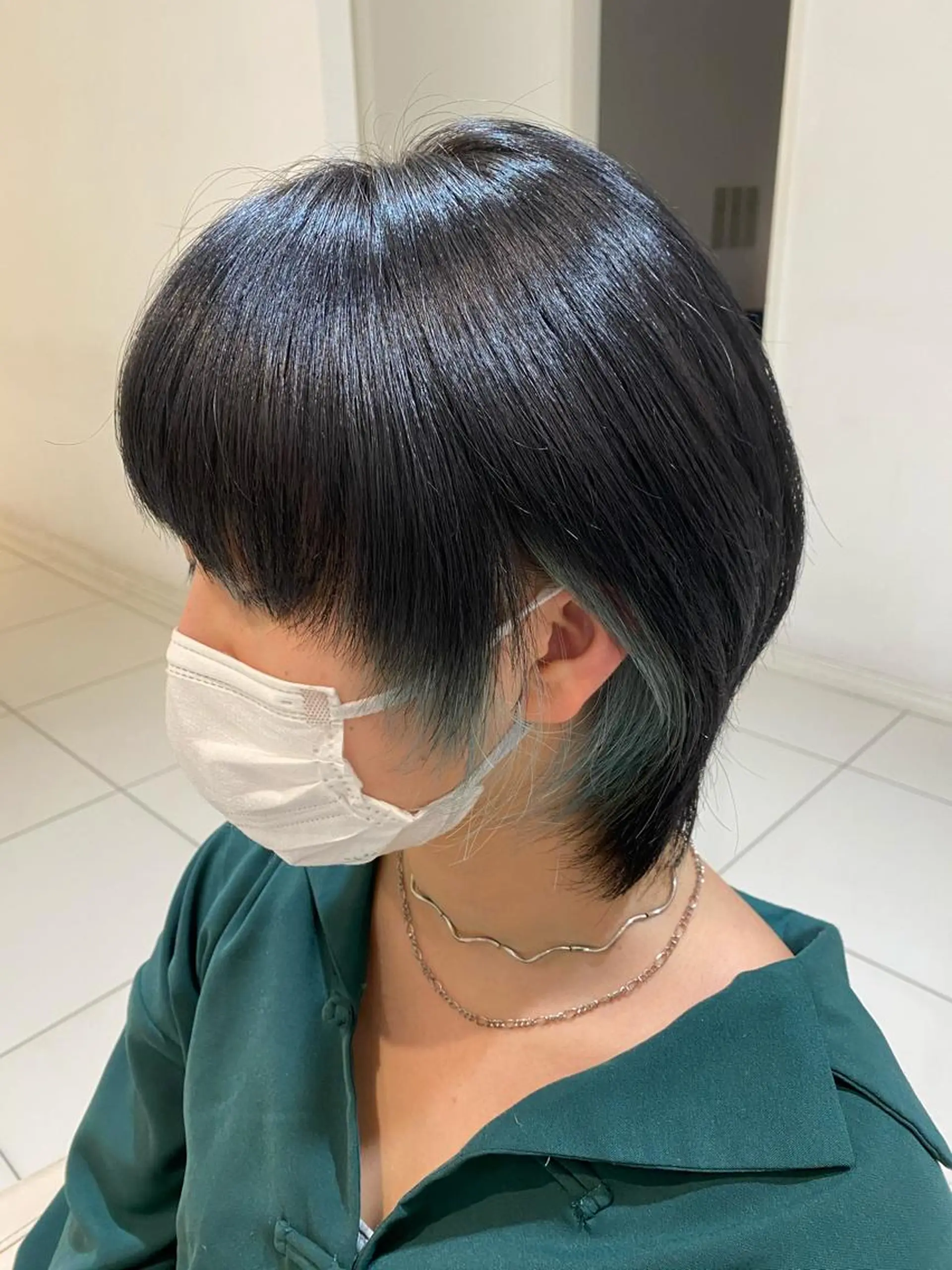 ショート カラー 藤井 真奈美のヘアスタイル