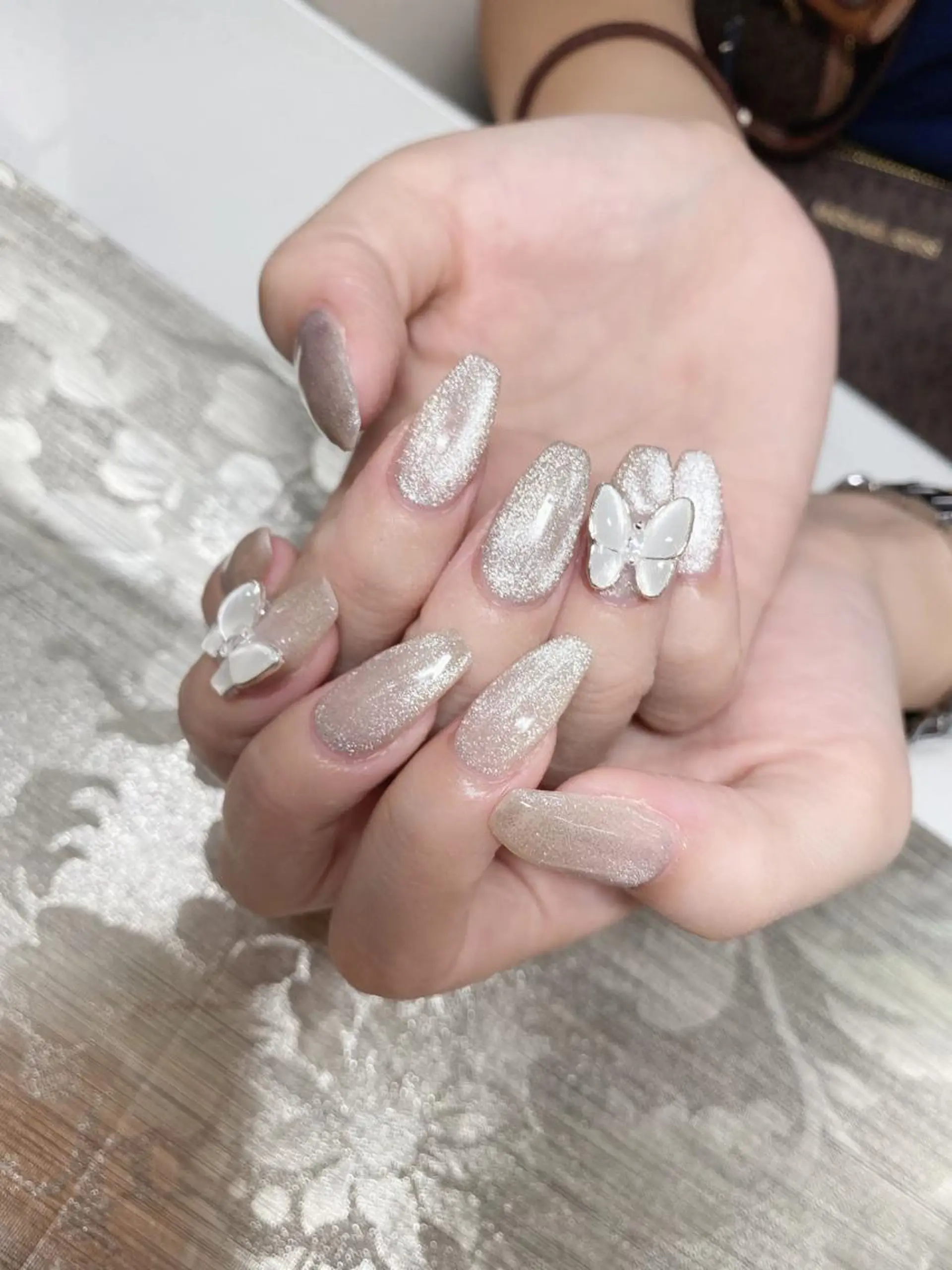 ネイル ハンドネイル I-nailロング /ワンホン/キラキラのネイルデザイン