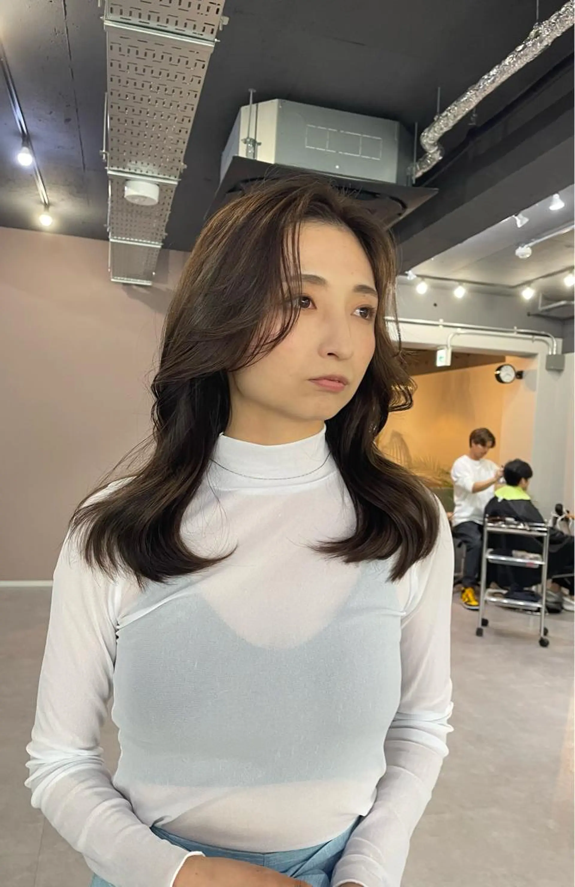 ミディアム カラー カット ヘアカラー トリートメント 西村あきや トレンド韓国ヘアのヘアスタイル