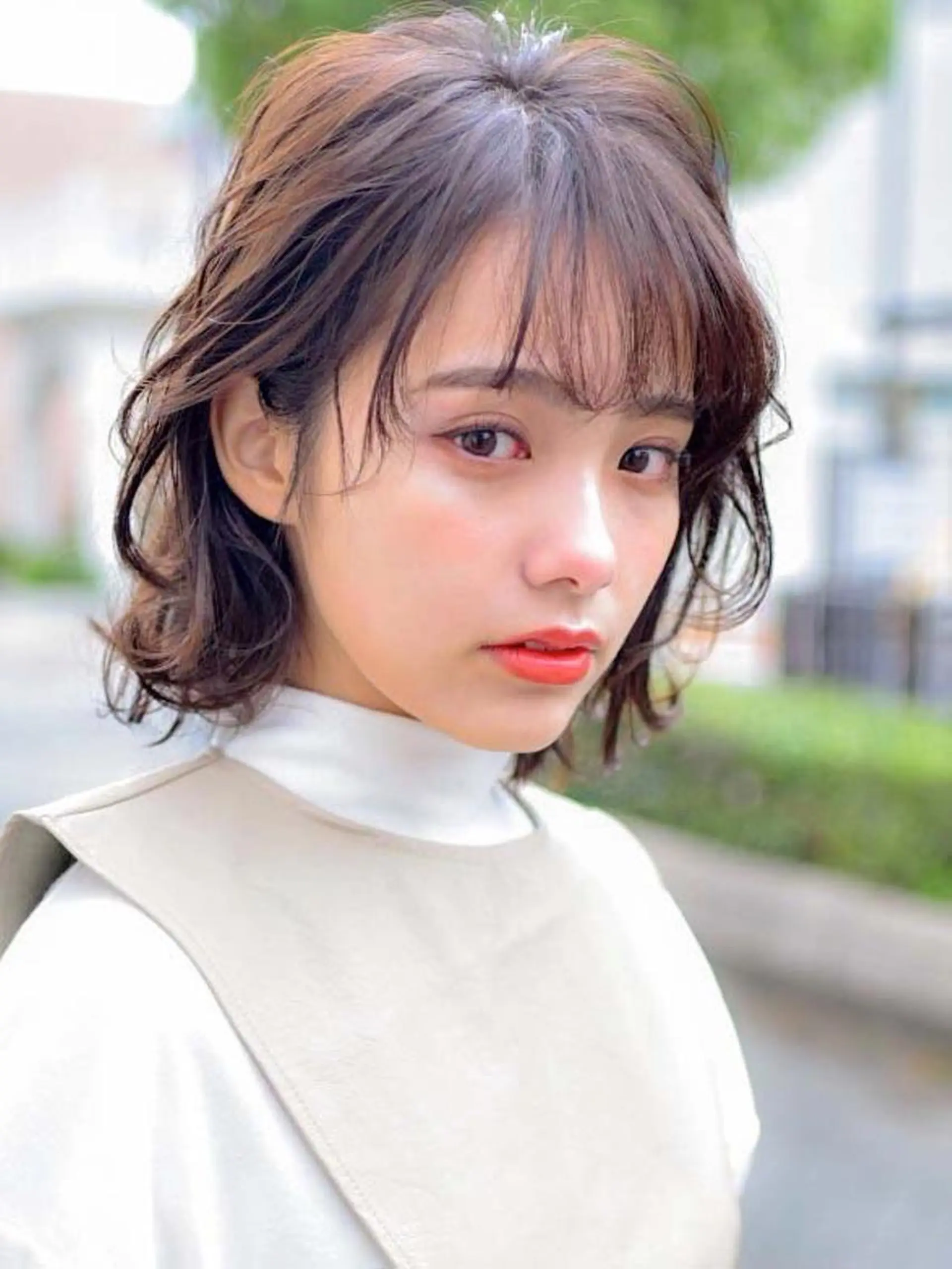 ミディアム カラー パーマ ミディアムパーマ アッシュ ブリーチ ケアブリーチ 透明感カラー カット ヘアカラー トリートメント モリシュンスケ /レイヤー/髪質改善のヘアスタイル