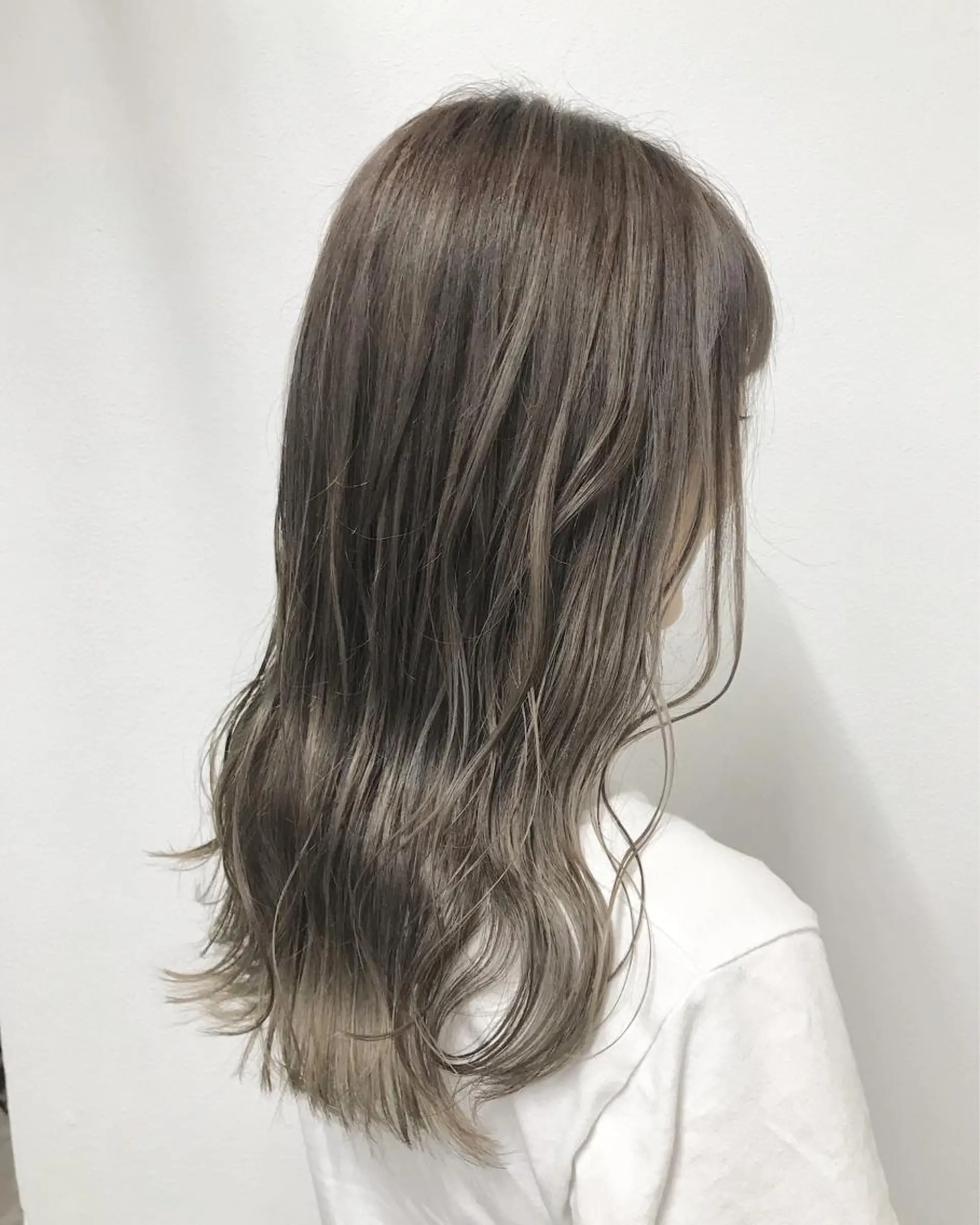セミロング カラー ヘアアレンジ グレージュ ハイライトカラー ハイライト カット ヘアカラー トリートメント GiseL天神カラー 髪質改善/ブリーチのヘアスタイル