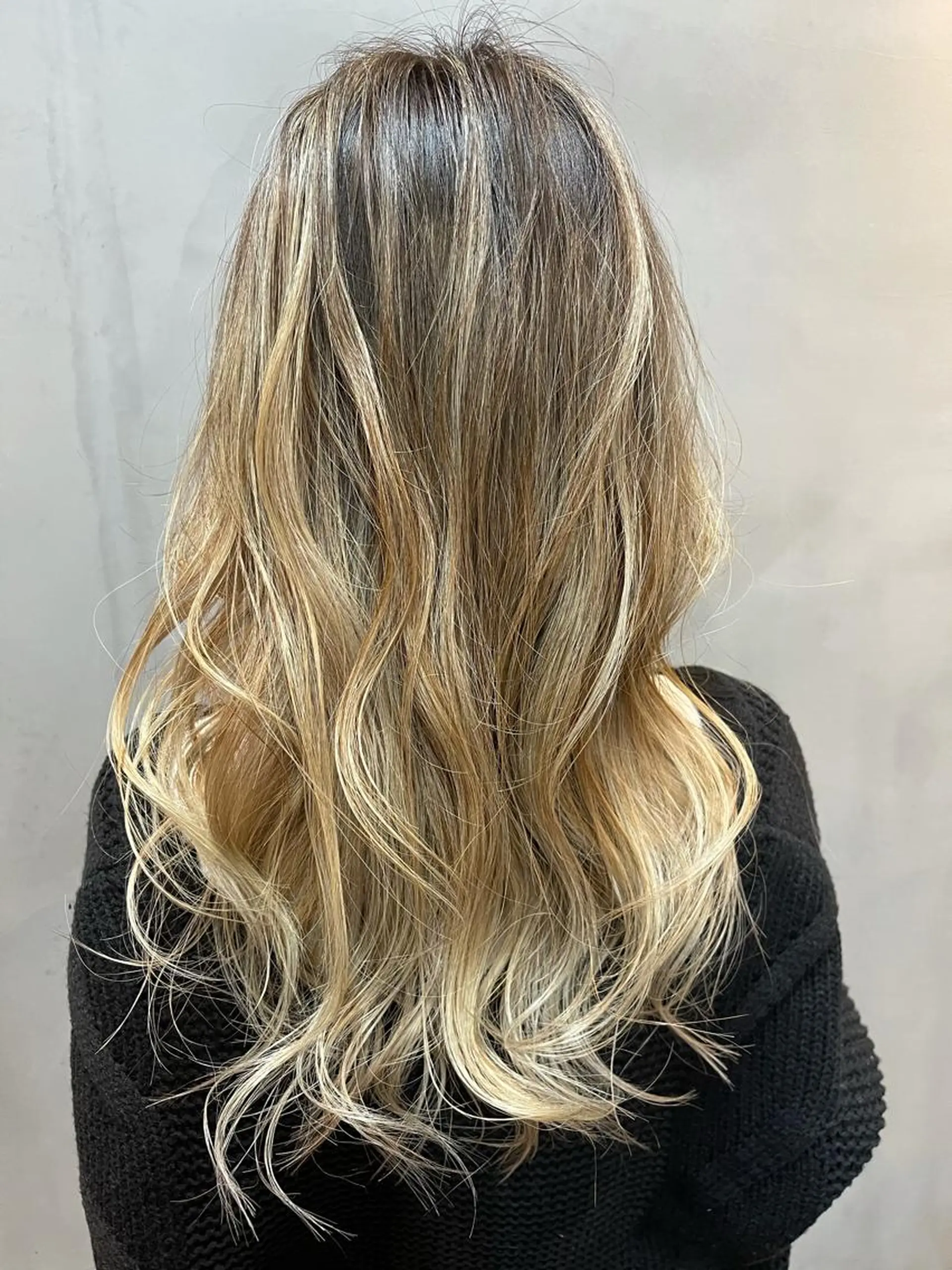 ロング カラー 和泉 沙綾のヘアスタイル