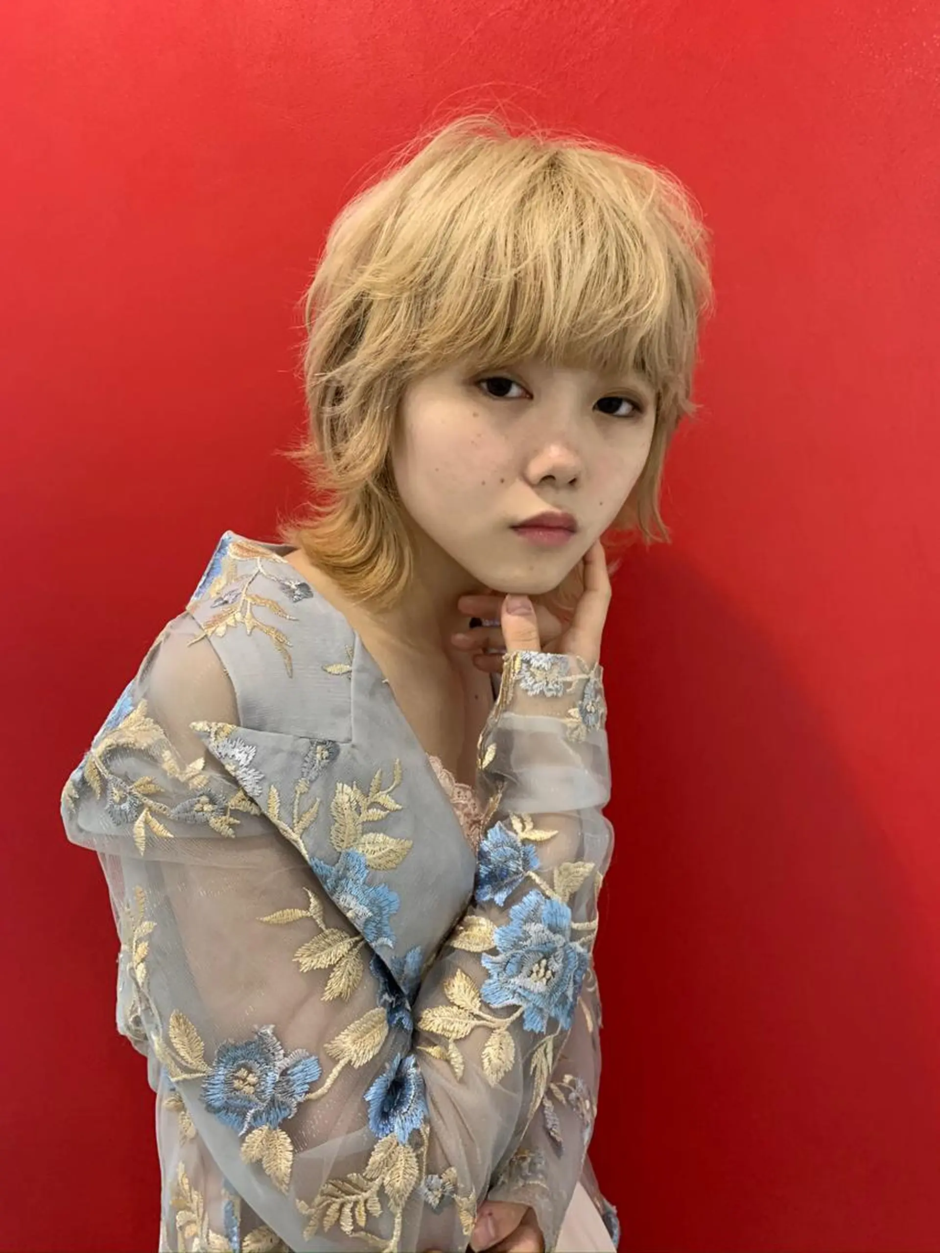 ミディアム カラー ハイトーンカラー ウルフカット risa 。のヘアスタイル