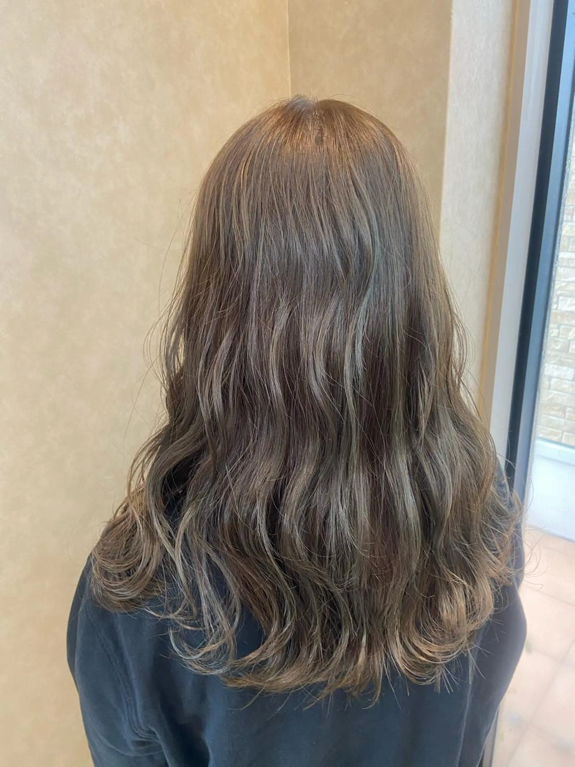 セミロング カラー オリーブカラー ヘアカラー 小林 亜紀のヘアスタイル