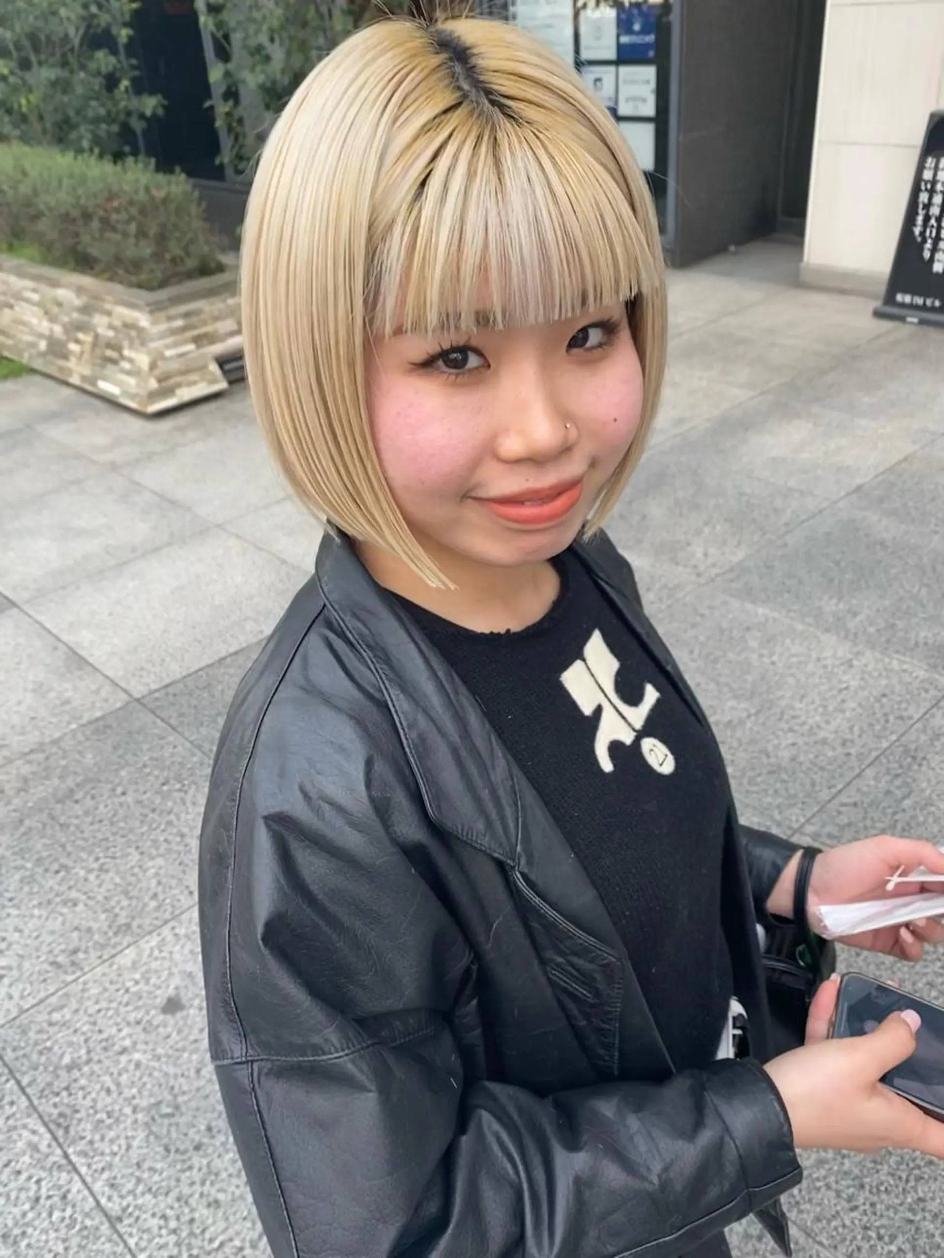 ミディアム 髪と音処 マトぺ所属・デザインカラー/ボブ ブリーチカラー/ユリのヘアスタイル