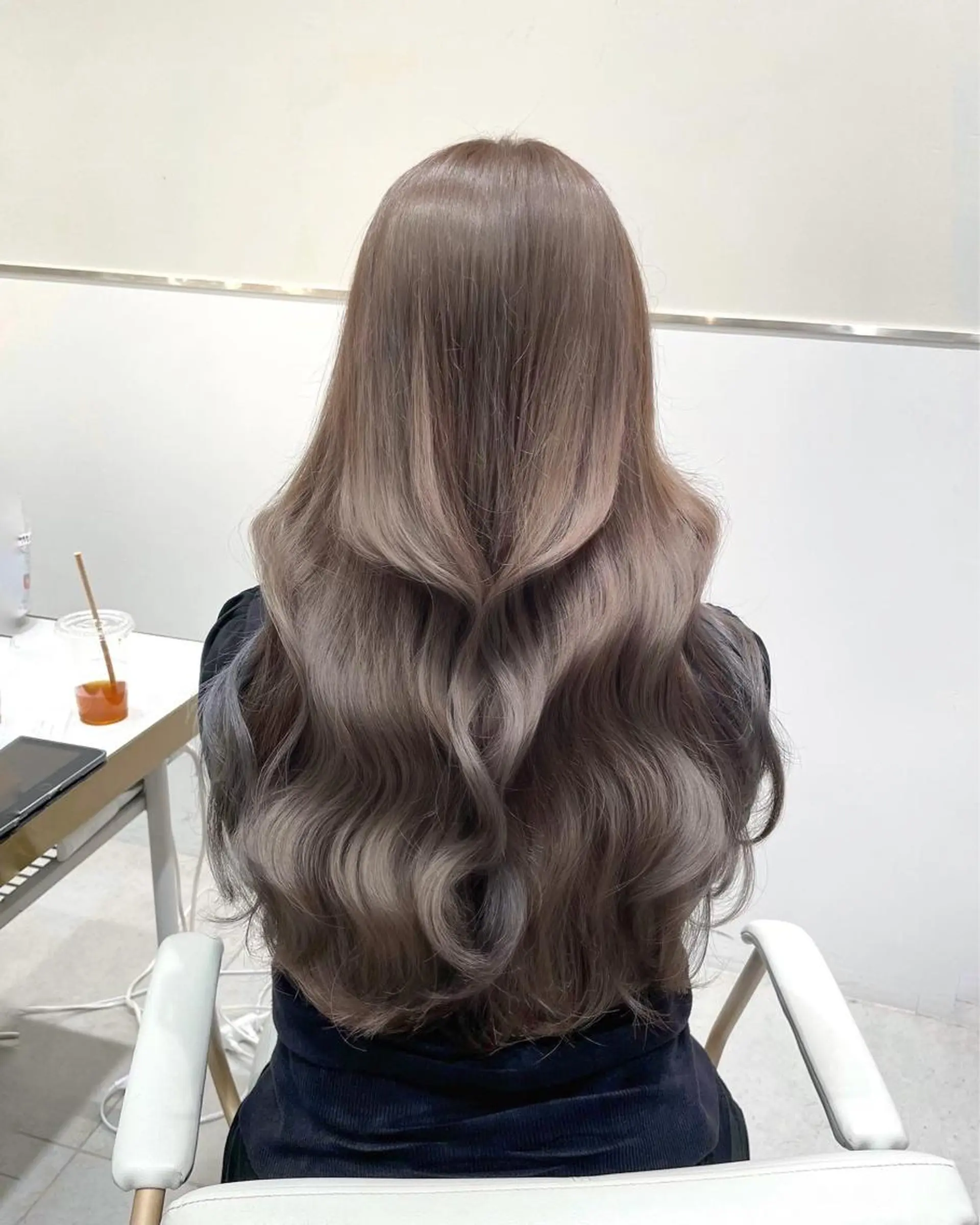ロング カラー ヘアアレンジ 🤎小顔レイヤー /ベージュ🤎友香のヘアスタイル
