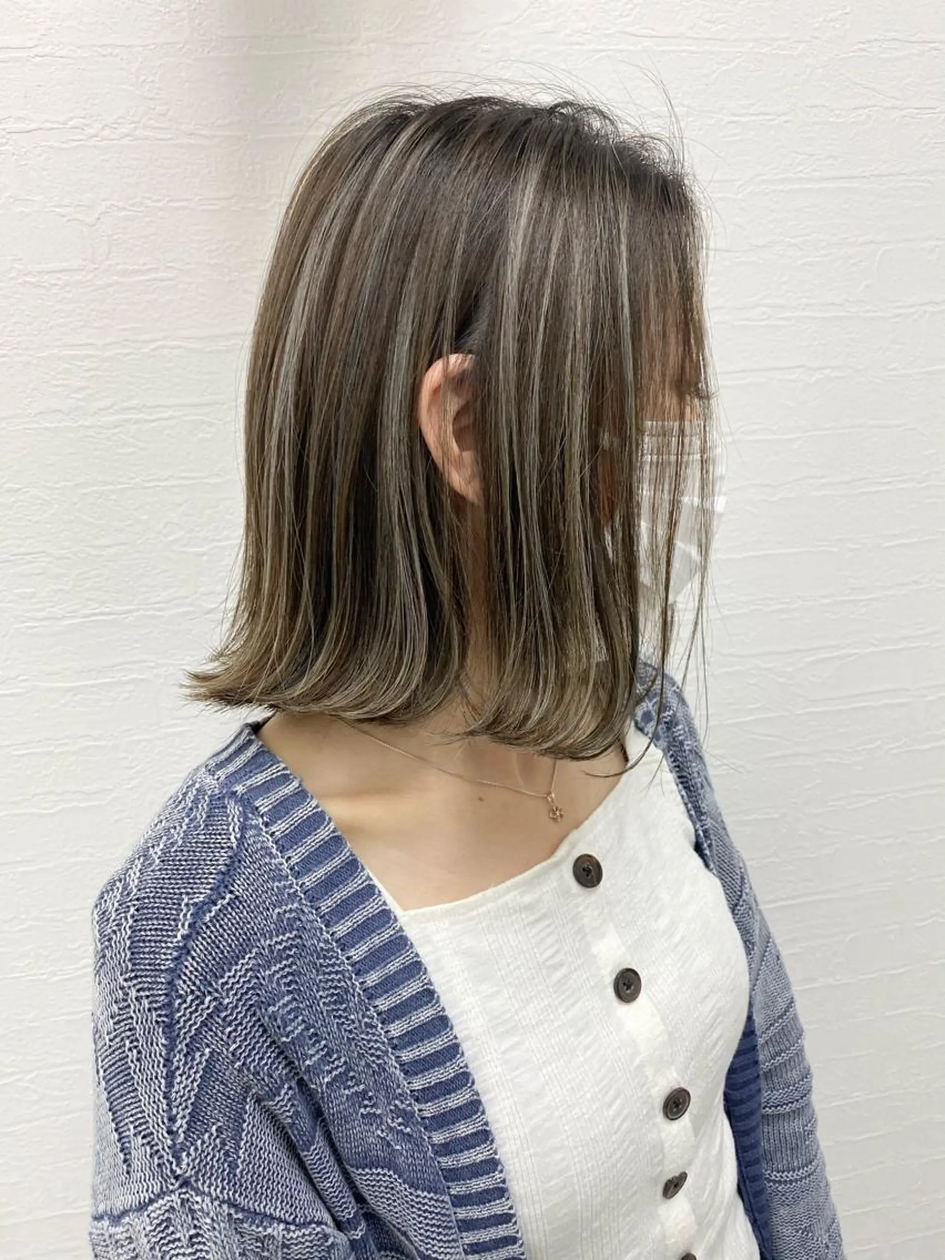 ミディアム カラー 森本 笑のヘアスタイル