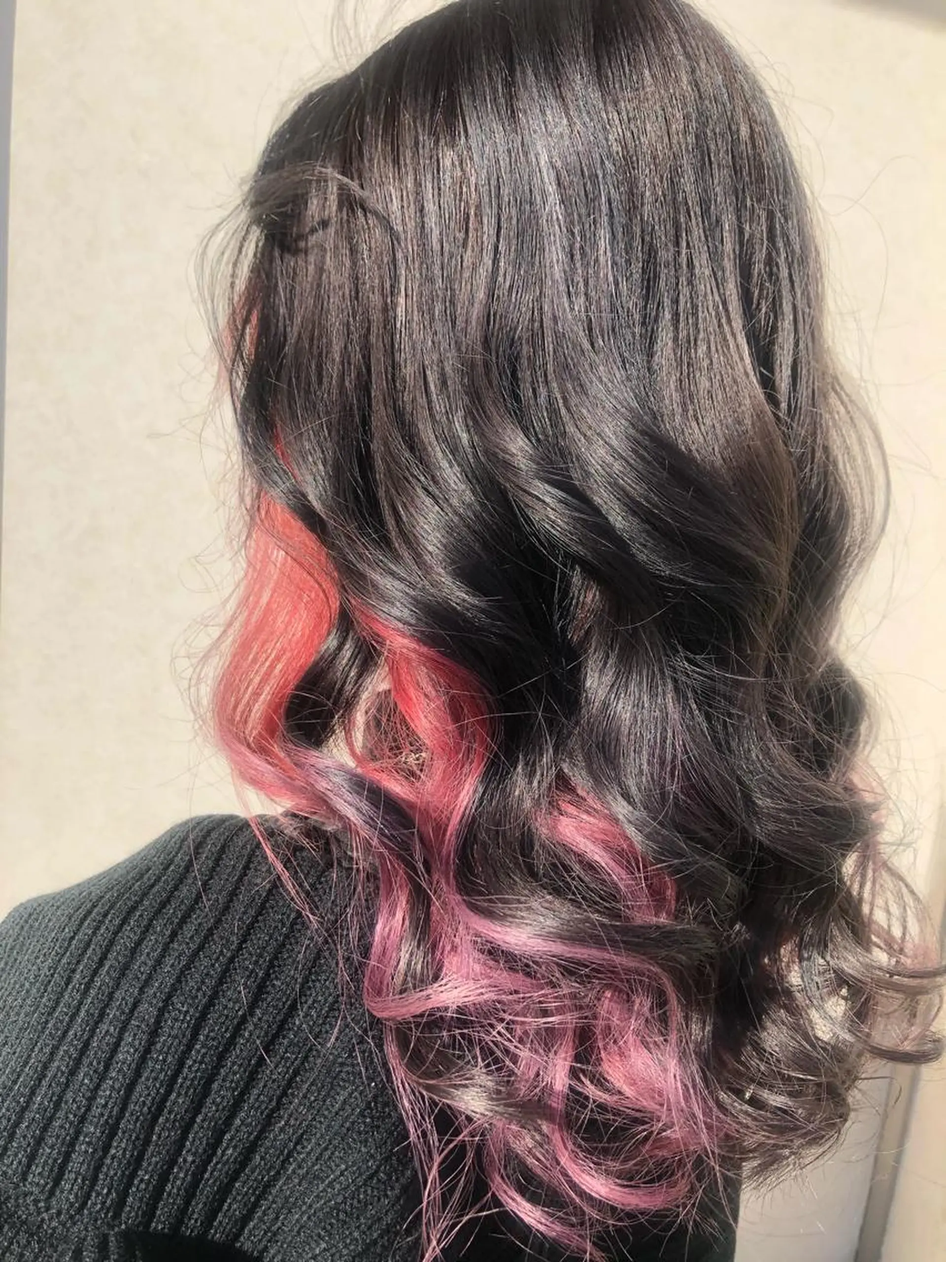 ロング カラー ダークグレー ピンクカラー 井澤 和花のヘアスタイル