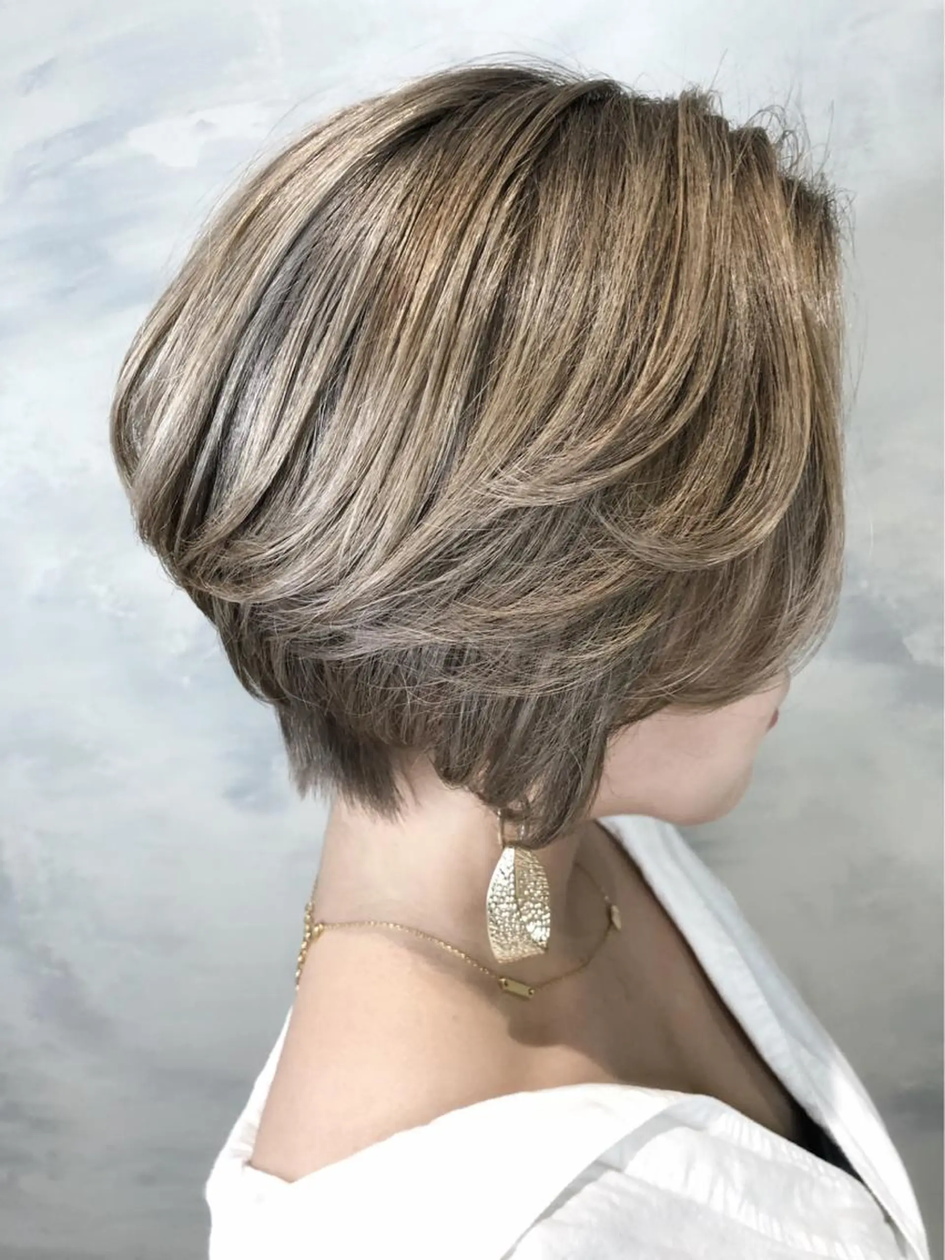 ショート カラー グレージュ くびれヘア ショートヘア biscohair 髪にドラマを。のヘアスタイル