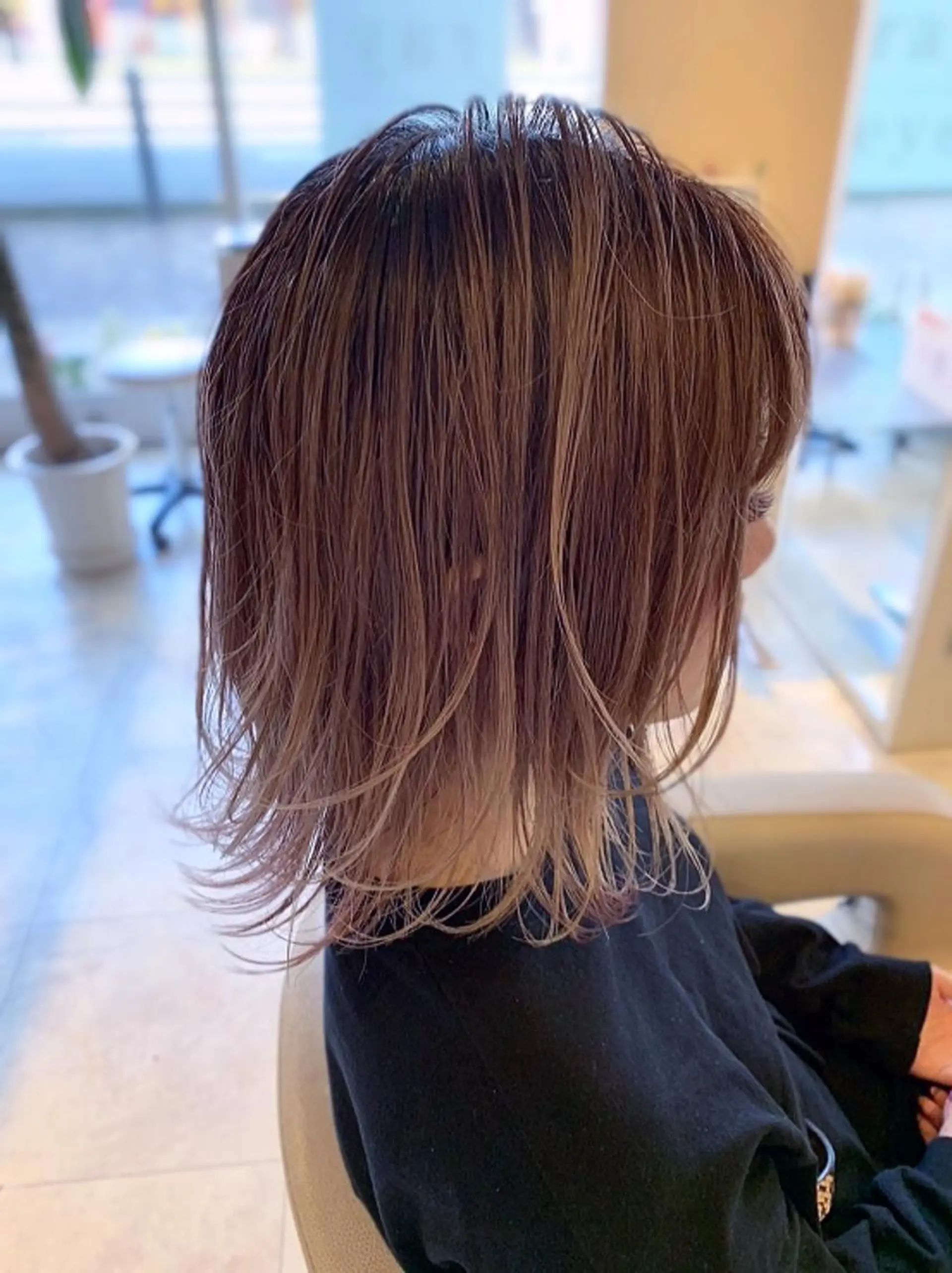 ミディアム カラー 外ハネヘア 君野 彰治のヘアスタイル