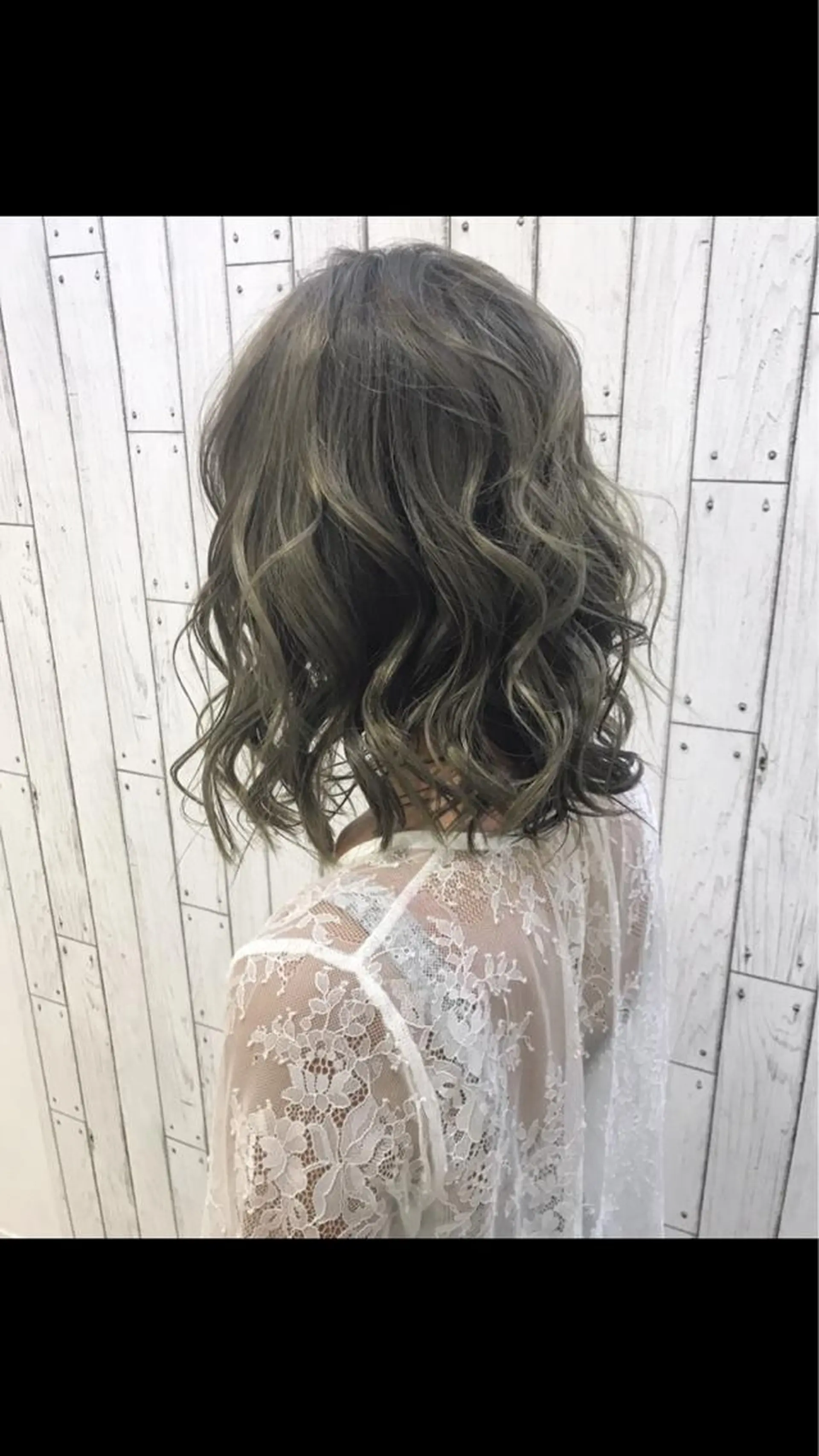 ミディアム カラー ブリーチ 透明感カラー グレージュ 🟦メンズパーマ🟦 横浜駅｜小上馬淳司のヘアスタイル