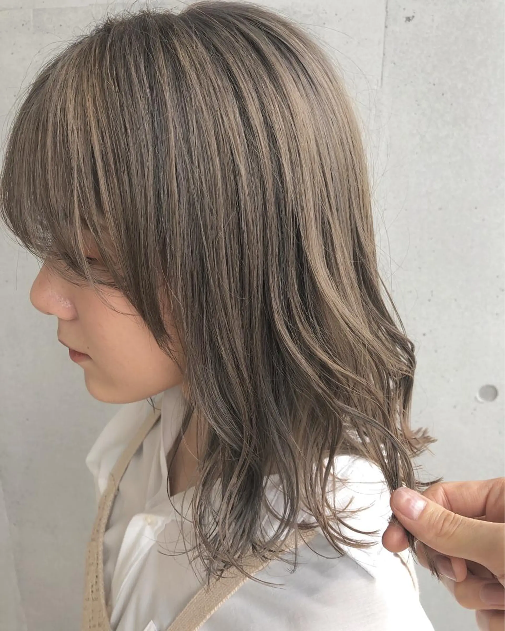 ミディアム カラー ベージュカラー ブリーチ フォギーベージュ カット ヘアカラー トリートメント ☕️ベージュカラー 内藤光哉☕️のヘアスタイル
