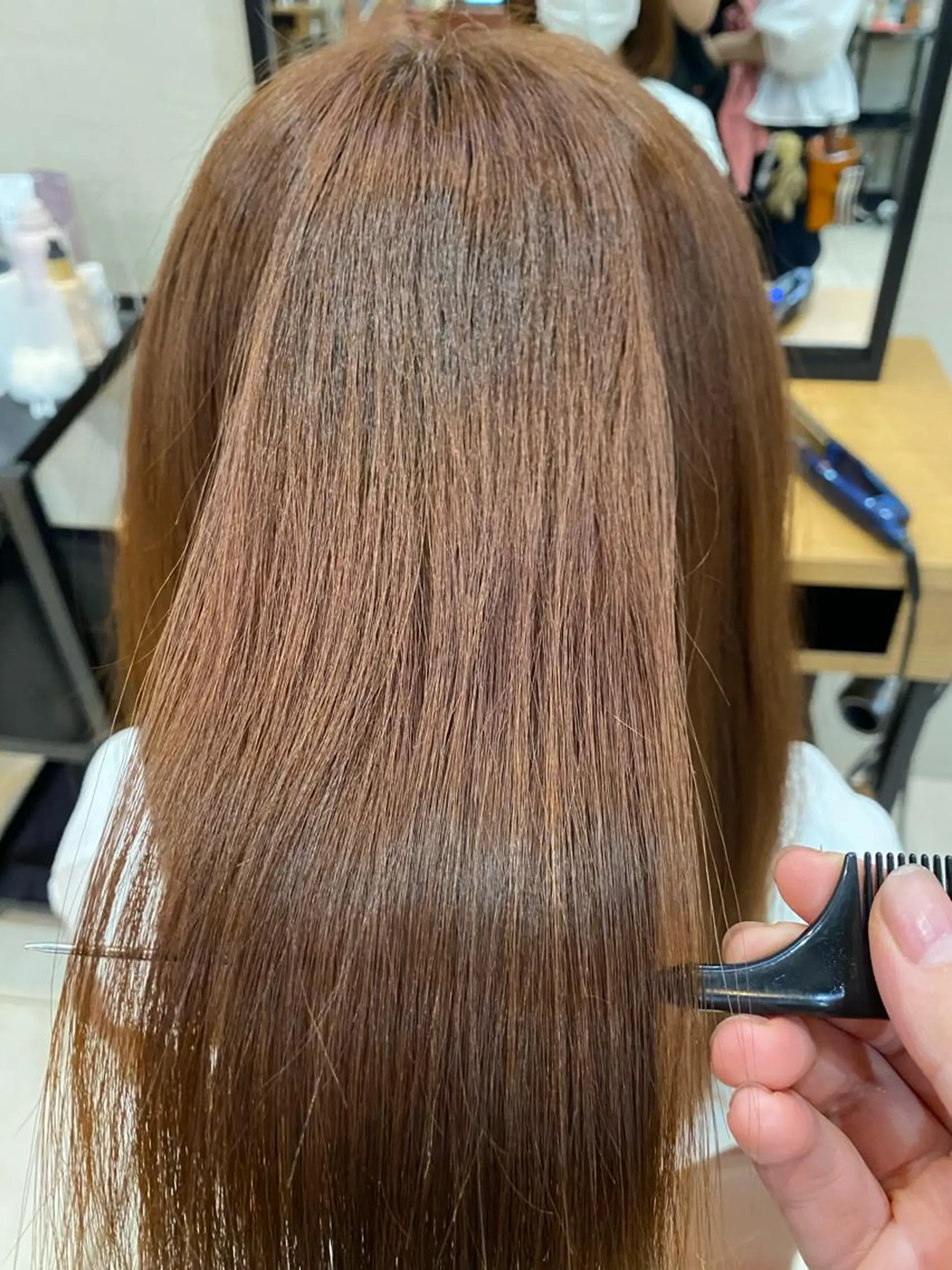 セミロング あやめ【顔まわり/レ イヤー/柔らかカラ】のヘアスタイル