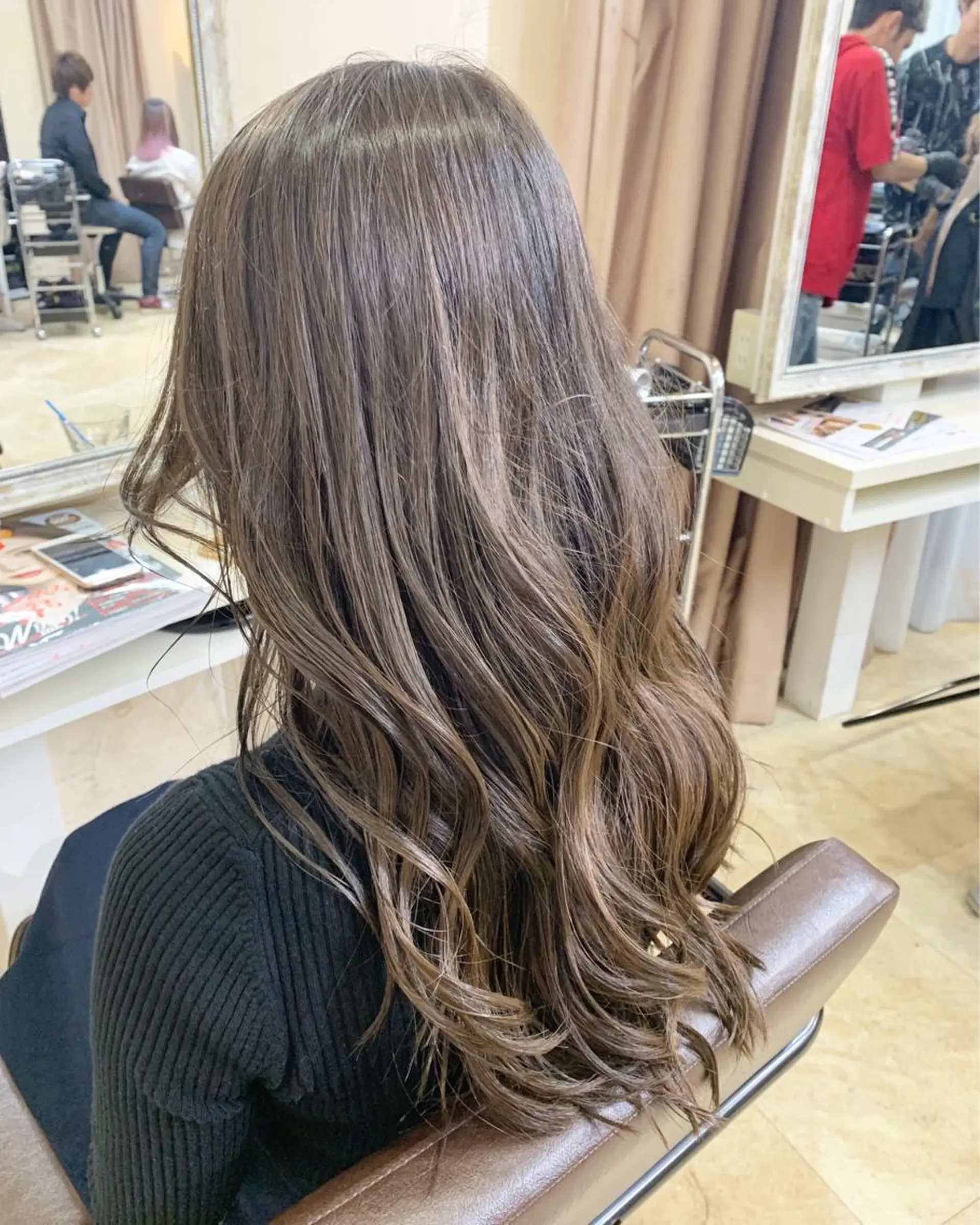 ミディアム カラー パーマ ヘアアレンジ メンズ キッズ ネイル マツエク・マツパ 結婚式・ブライダル ミディアムパーマ メンズバレイヤージュ センターパート メンズハイライト 角床直哉 カラーカットNO 1のヘアスタイル