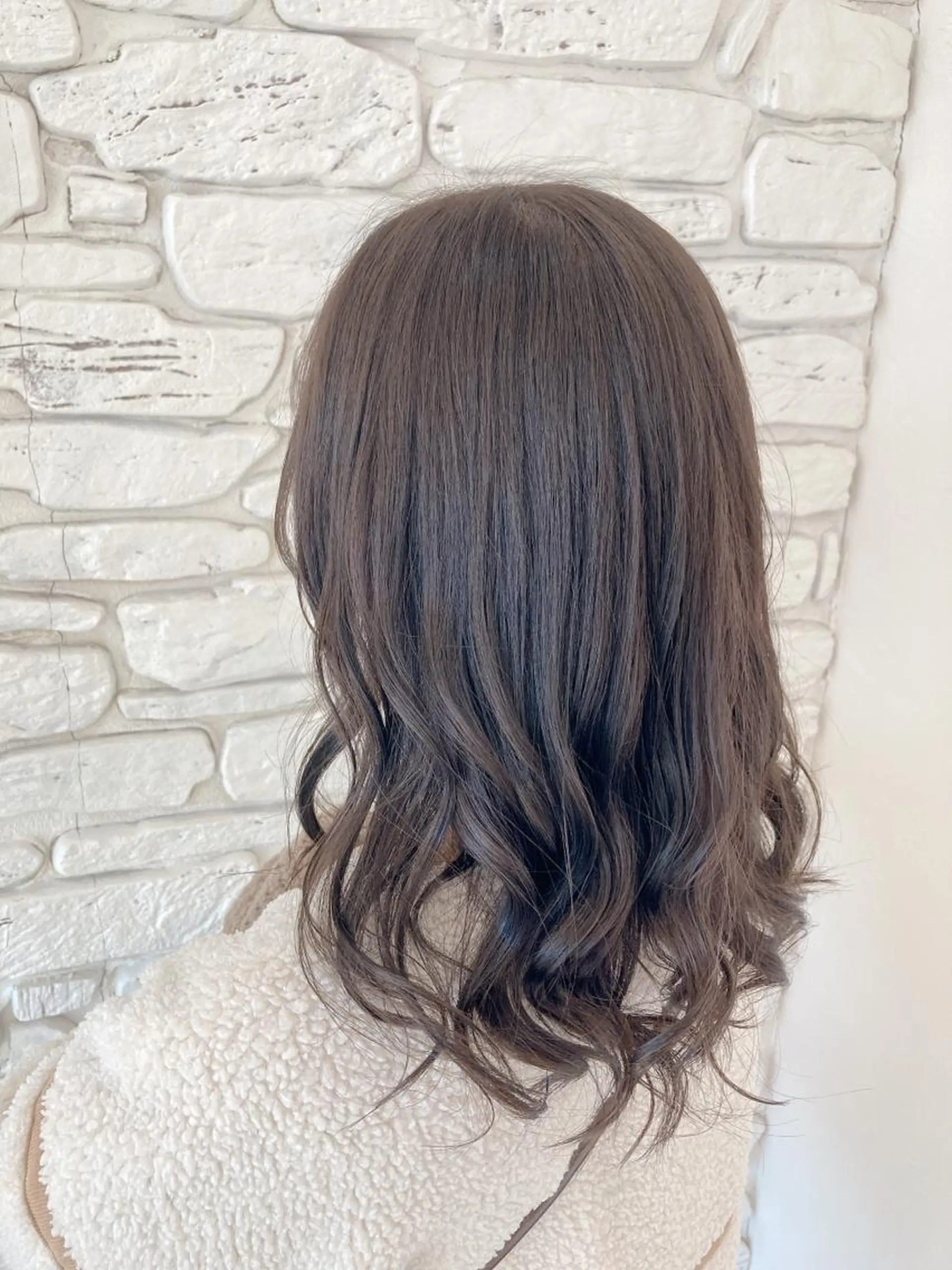 セミロング カラー グレージュ オリーブグレージュ オリーブグレー 浅岡 のどかのヘアスタイル