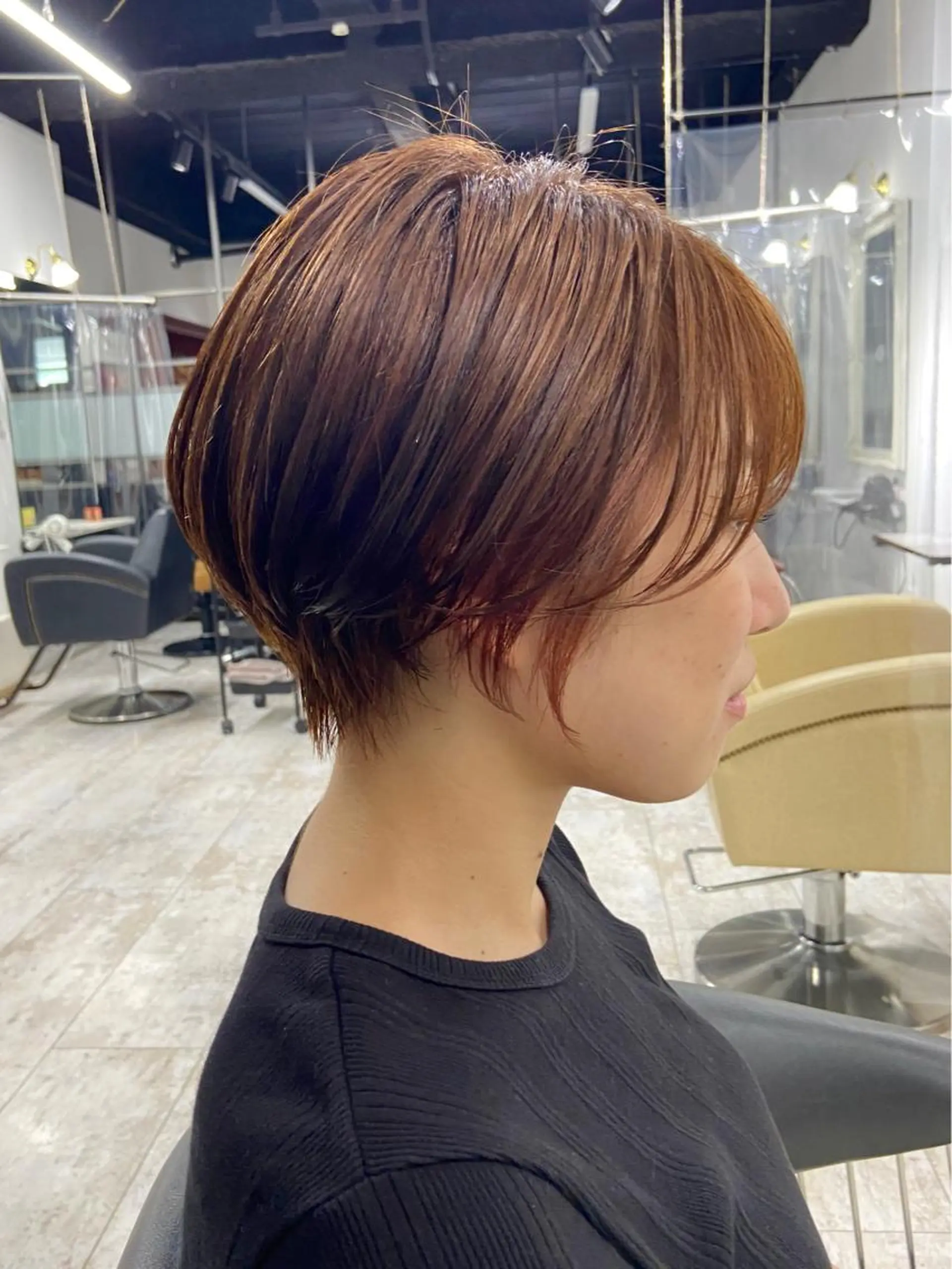 ショート カラー ハイライトカラー オレンジ ハイライト ショートヘア 二児のパパで店長な 戸田健治のヘアスタイル