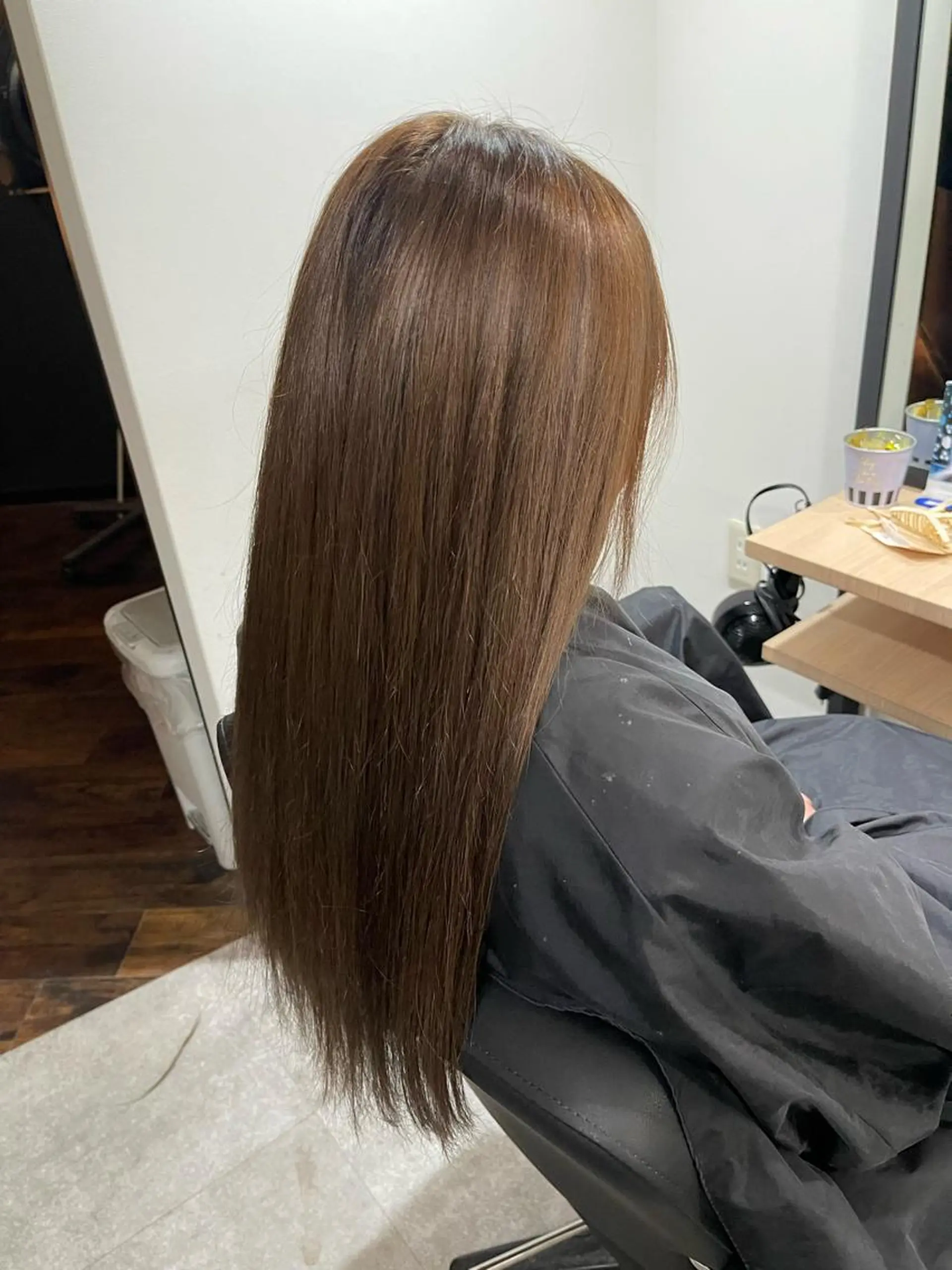 セミロング カラー ブリーチ ブラウンカラー ブリーチなしカラー ブリーチ縮毛矯正 LAFFYuiのヘアスタイル