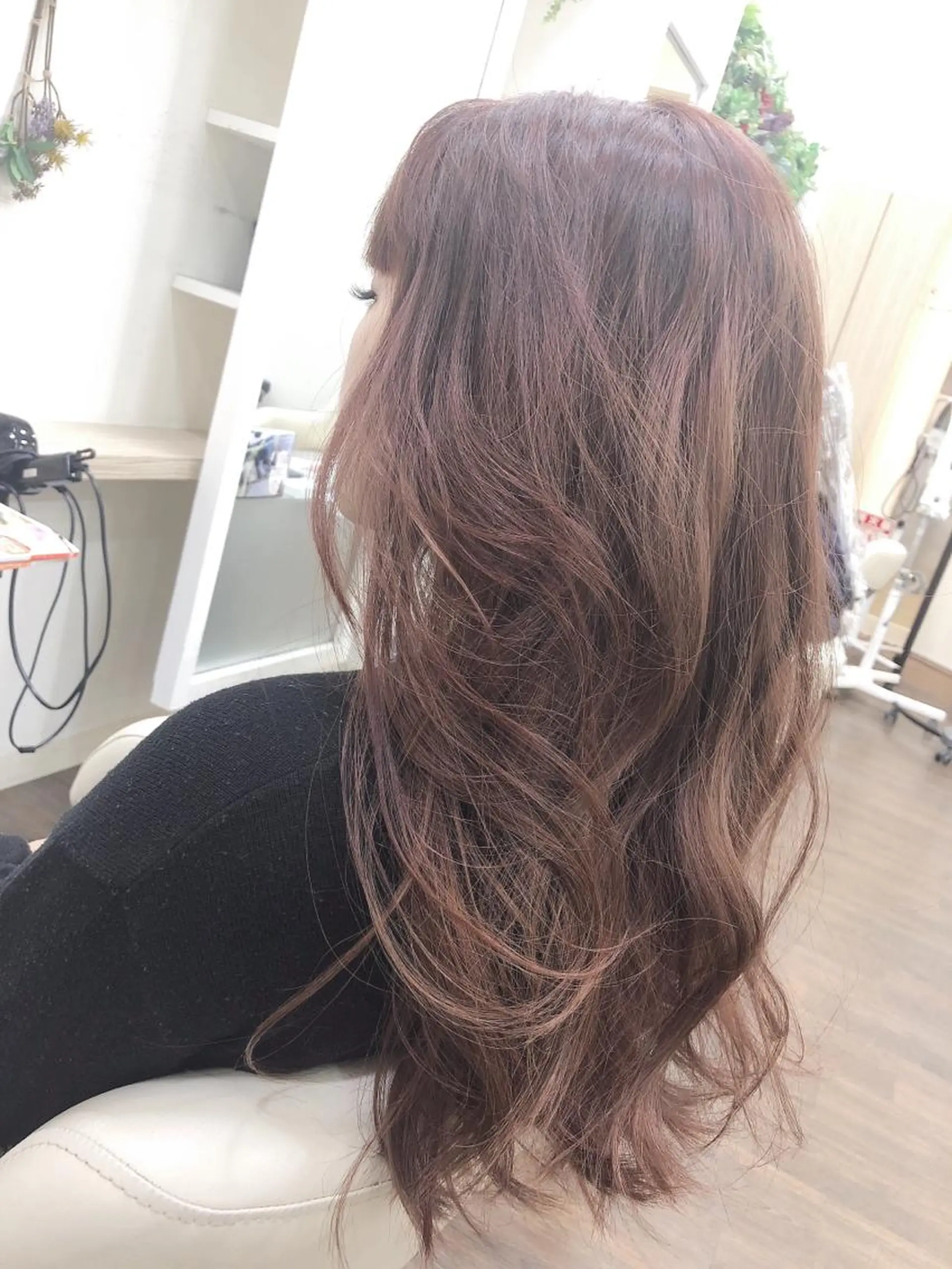 ロング カラー ハイトーンカラー ピンクカラー ハイライト/インナー /ブリーチ/レイヤーのヘアスタイル