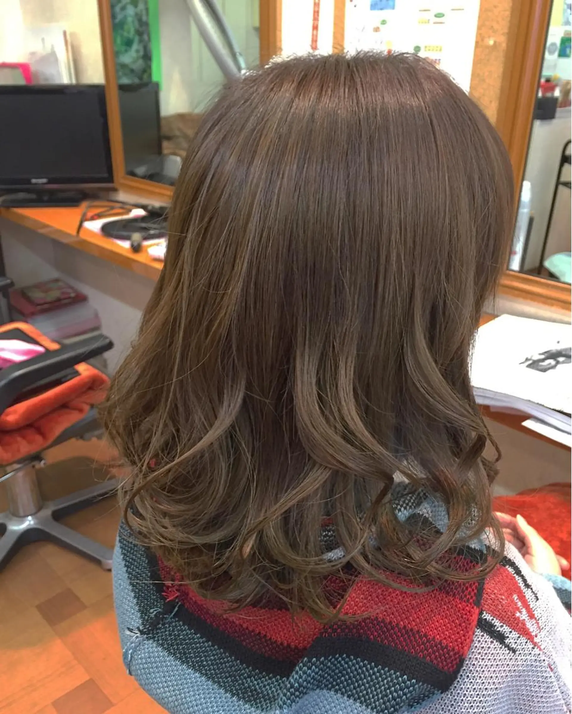 ミディアム カラー ブリーチ ブルーカラー ブルージュ グラデーションカラー ブリーチなしカラー YAP！HAIR トコツメアヤノのヘアスタイル