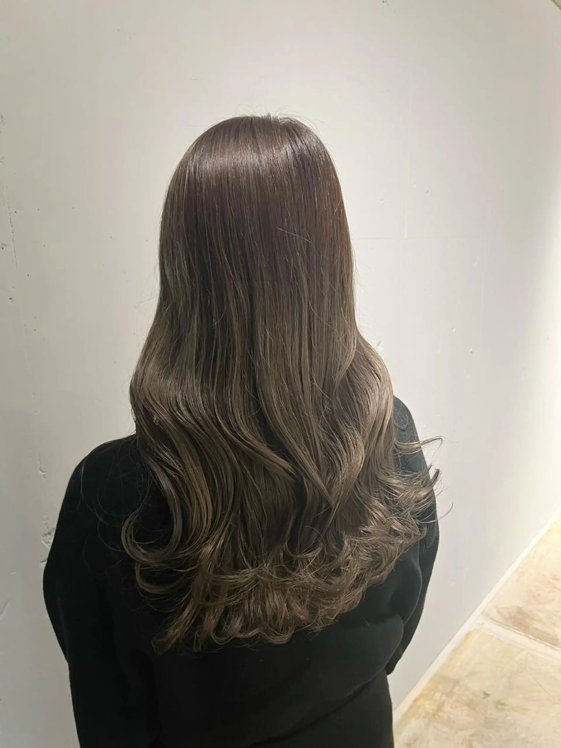 ロング カラー グレージュ オリーブグレージュ オリーブグレー カラースペシャリスト しょう🧑🏼‍🎨のヘアスタイル