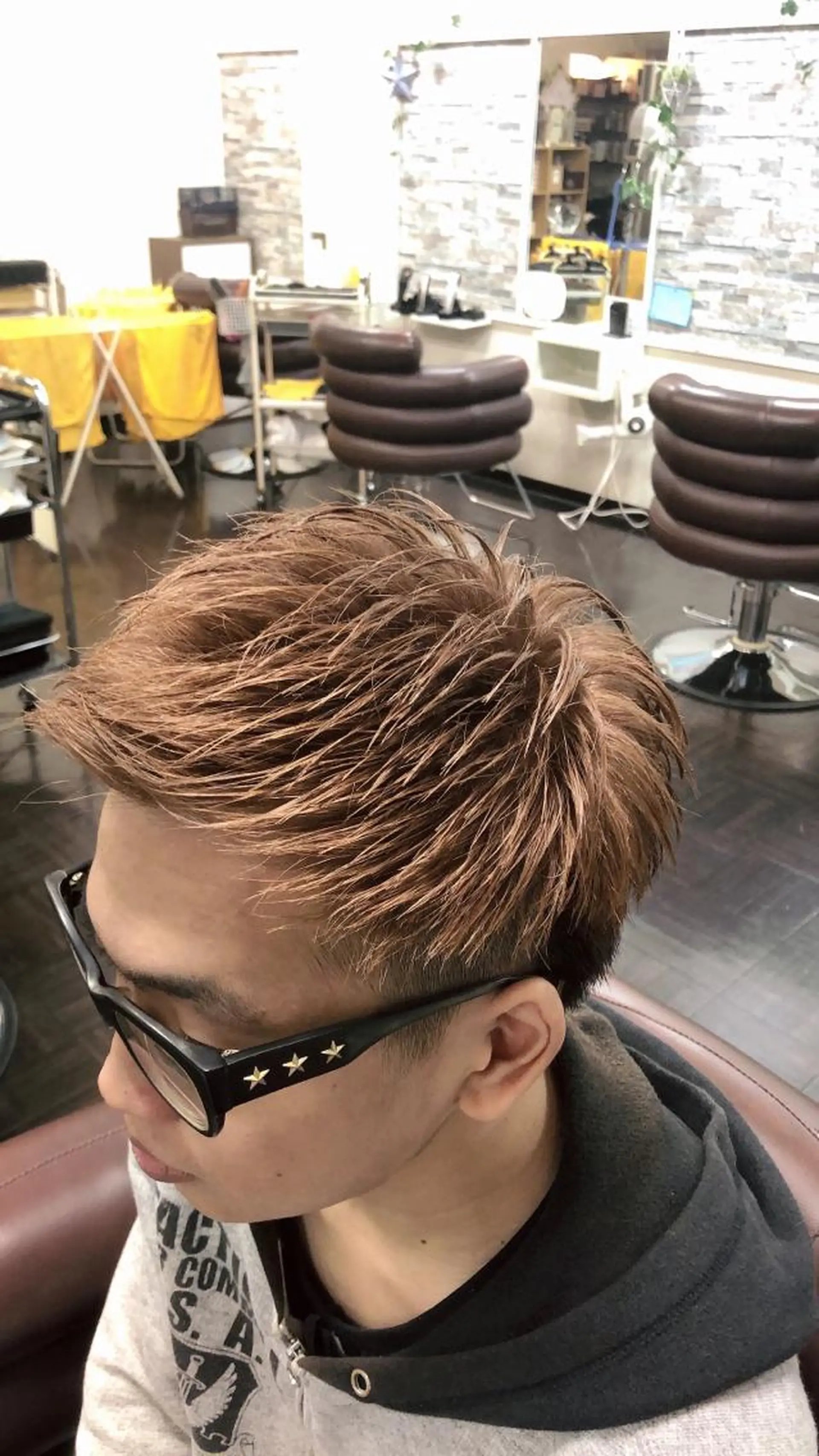 ショート カラー メンズ メンズブリーチ ブリーチ ブラウンカラー ミルクティーブラウン 中司 優樹のヘアスタイル