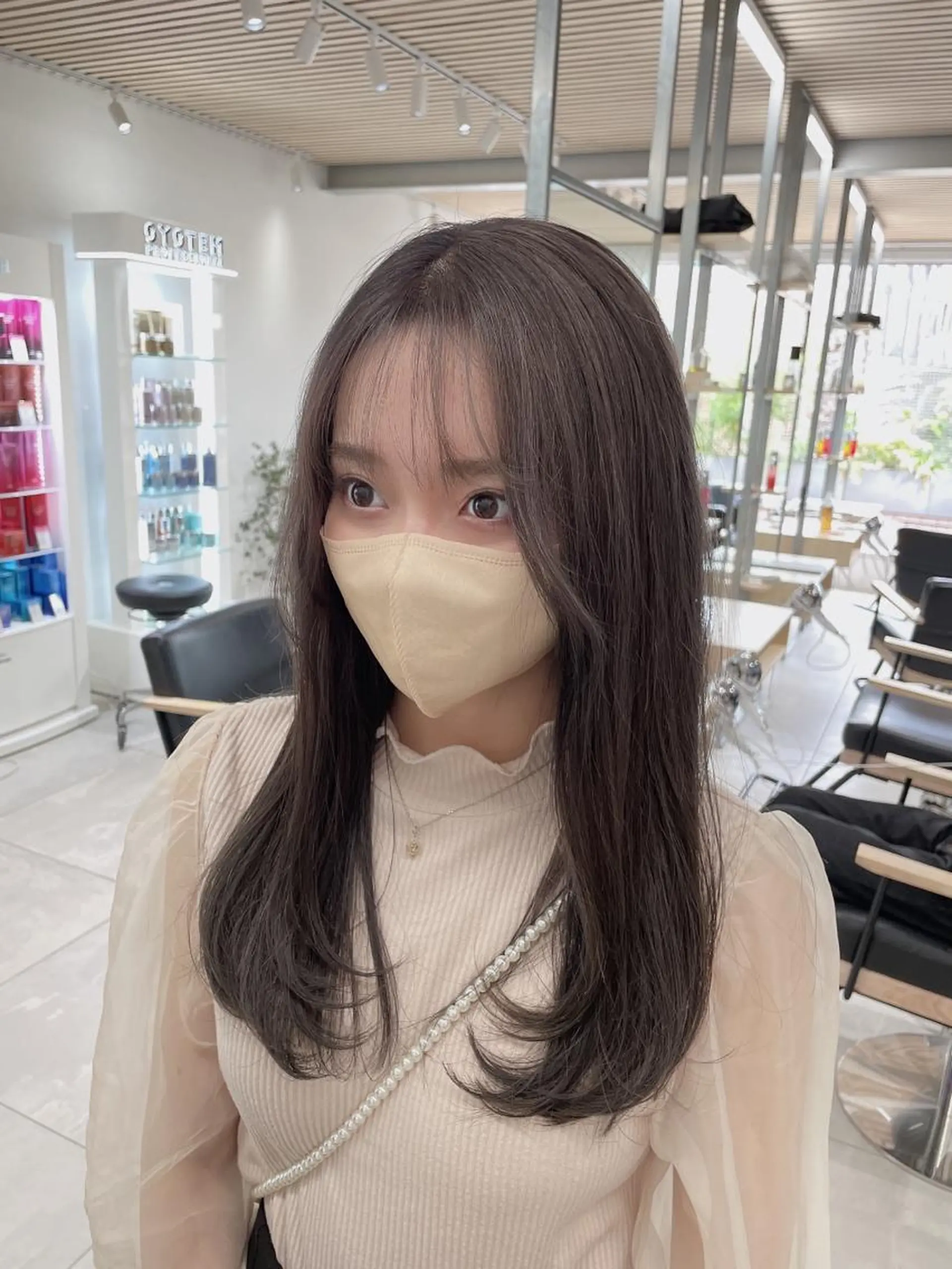 セミロング カラー ヘアアレンジ マツエク・マツパ ベージュカラー ブリーチ 透明感カラー グレージュ ハイトーンカラー ヘアカラー トリートメント ヘアセット ベージュグレージュ 💕しゅーじ💕のヘアスタイル