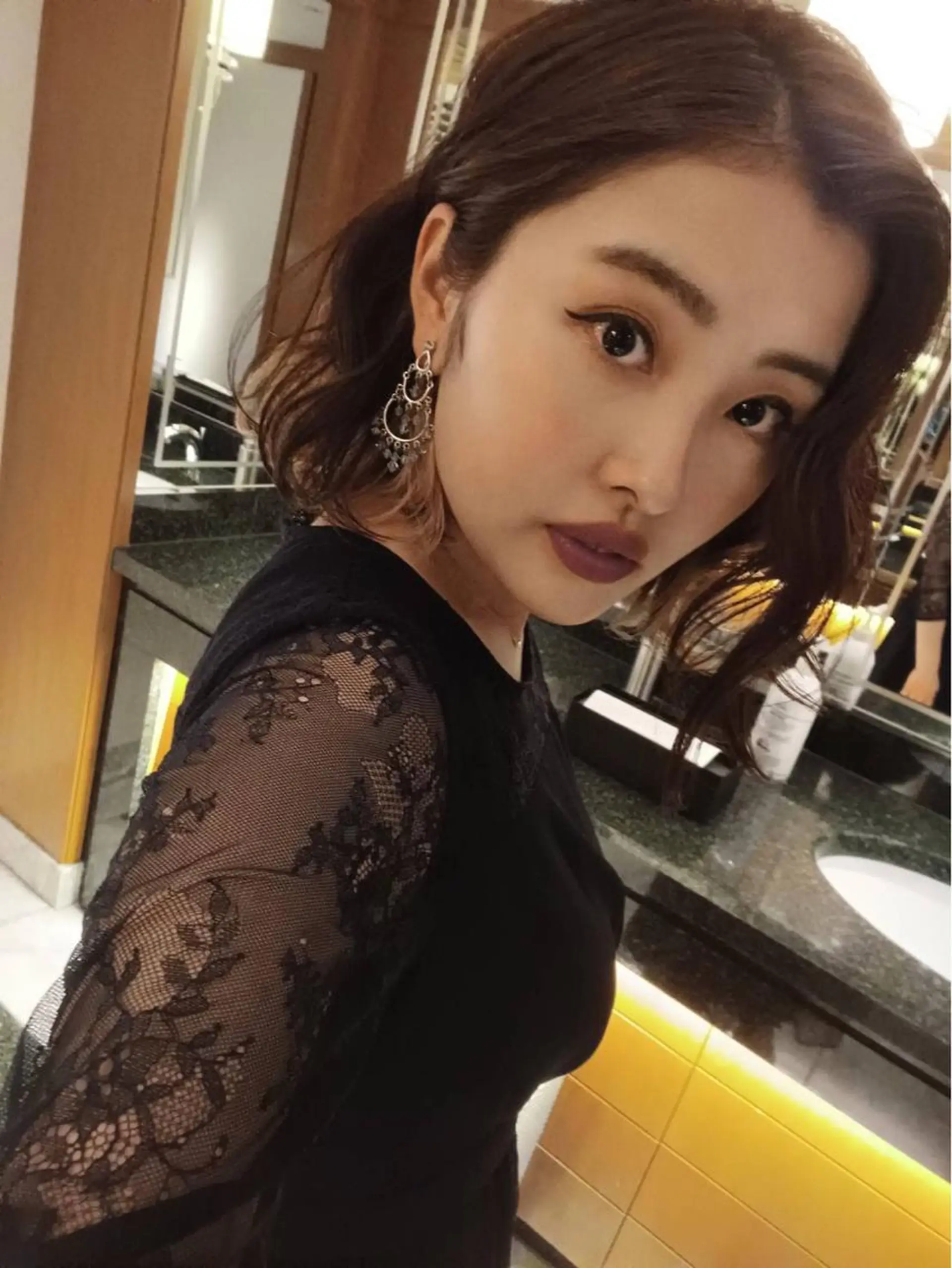 ミディアム 伊藤 栄子のヘアスタイル