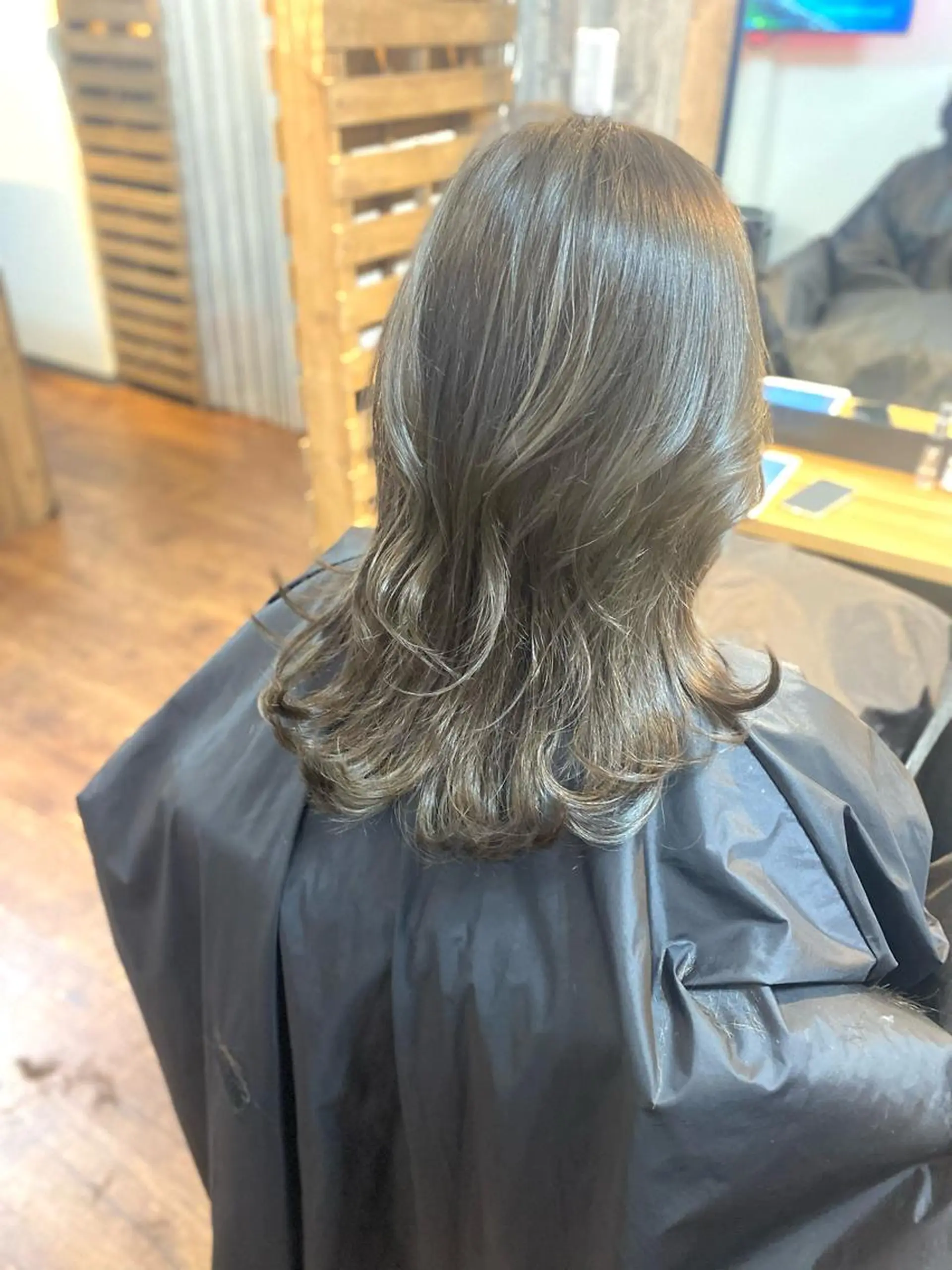 ミディアム カラー グレージュ レイヤーカット Luzir⭐︎ GEN⭐︎のヘアスタイル